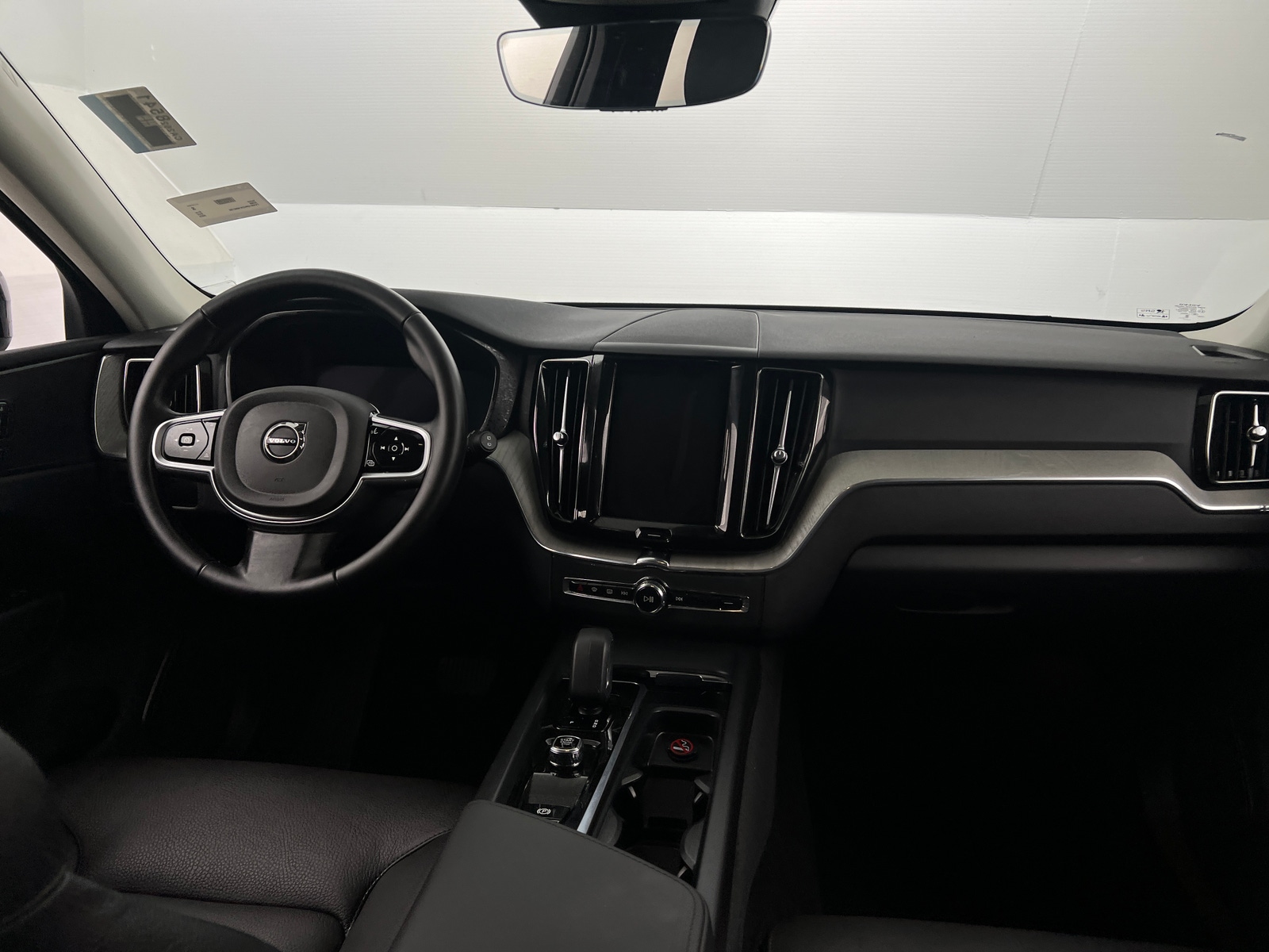 Thumbnail: 2025 Volvo XC60 - 2