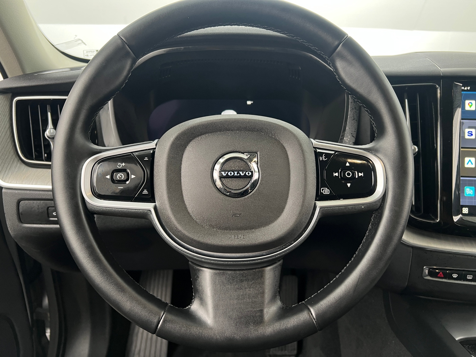 Thumbnail: 2025 Volvo XC60 - 4