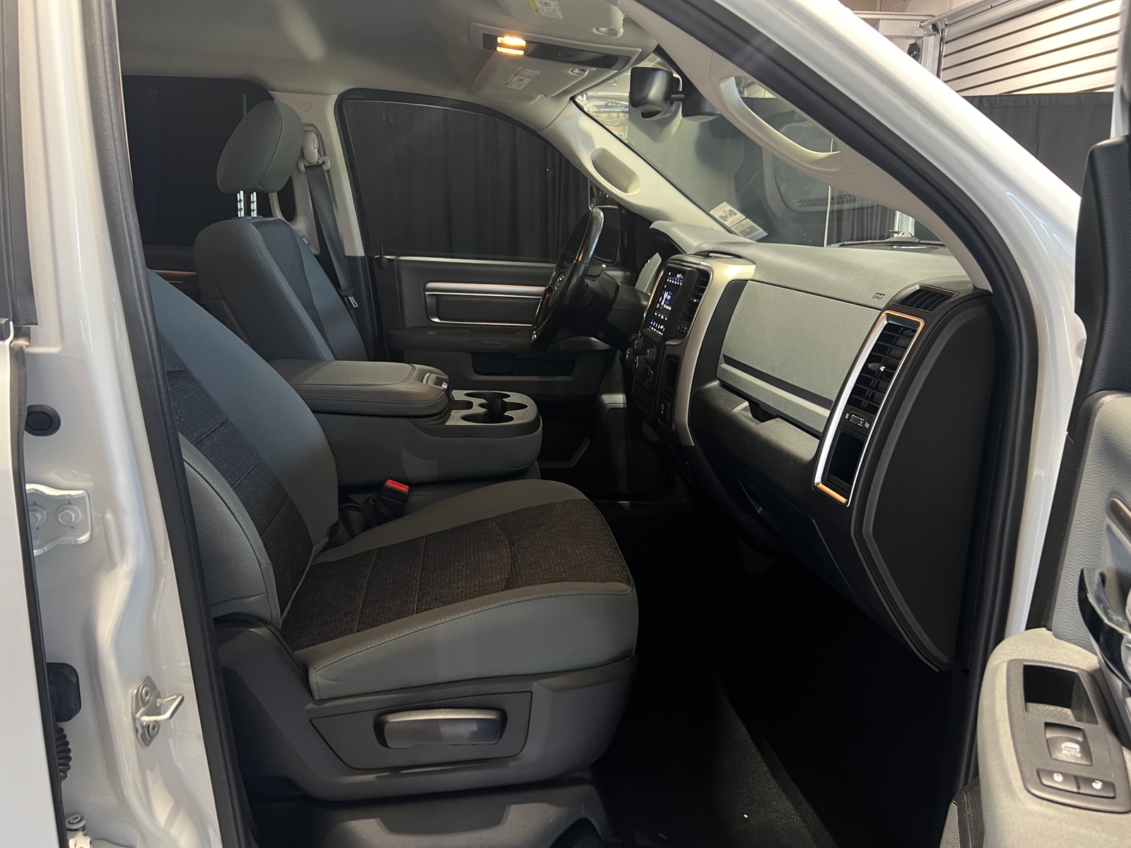 Thumbnail: 2020 RAM 1500 Classic - 2