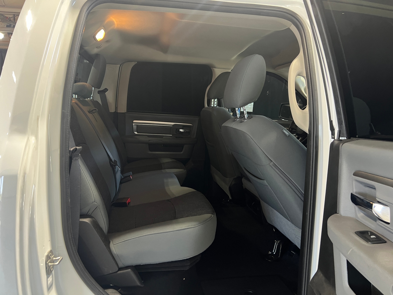 Thumbnail: 2020 RAM 1500 Classic - 6