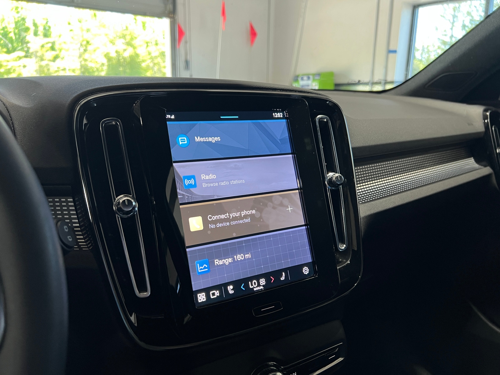 Thumbnail: 2022 Volvo XC40 - 3