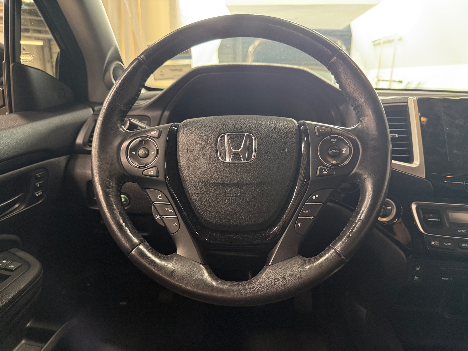 Thumbnail: 2017 Honda Pilot - 4