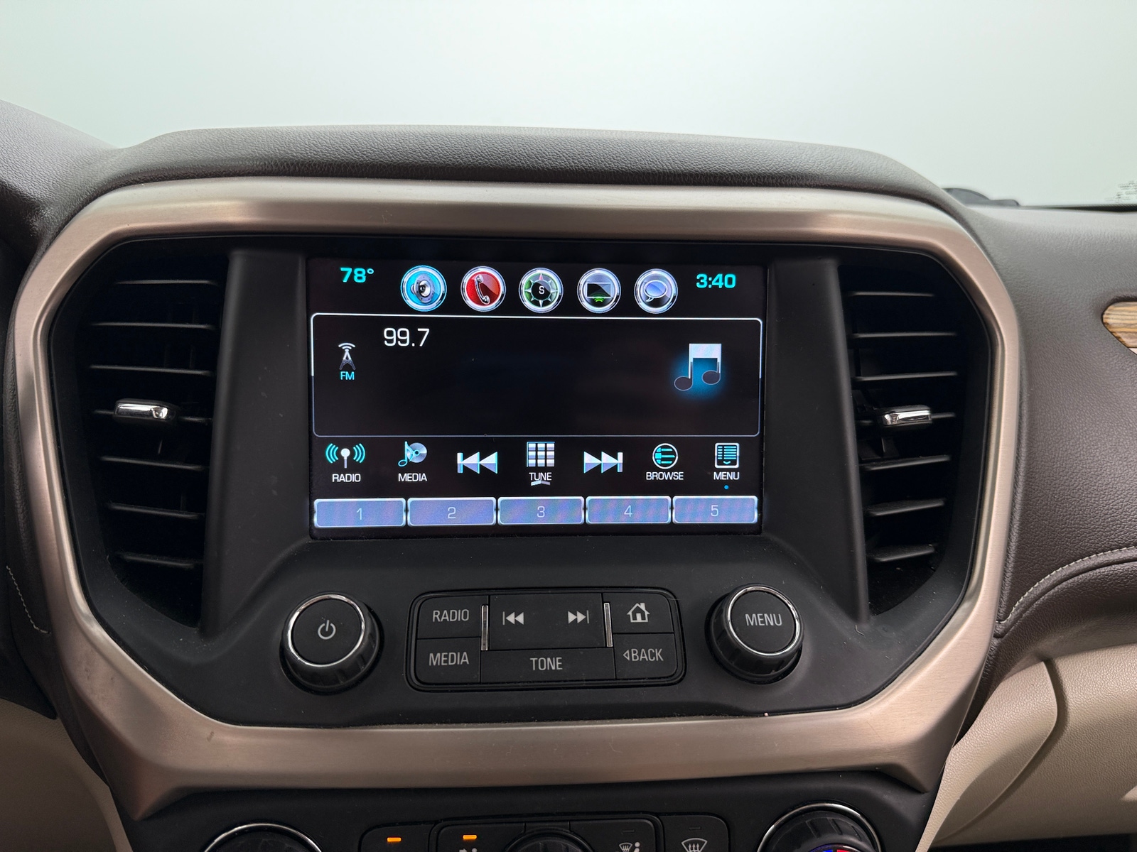 Thumbnail: 2017 GMC Acadia - 3