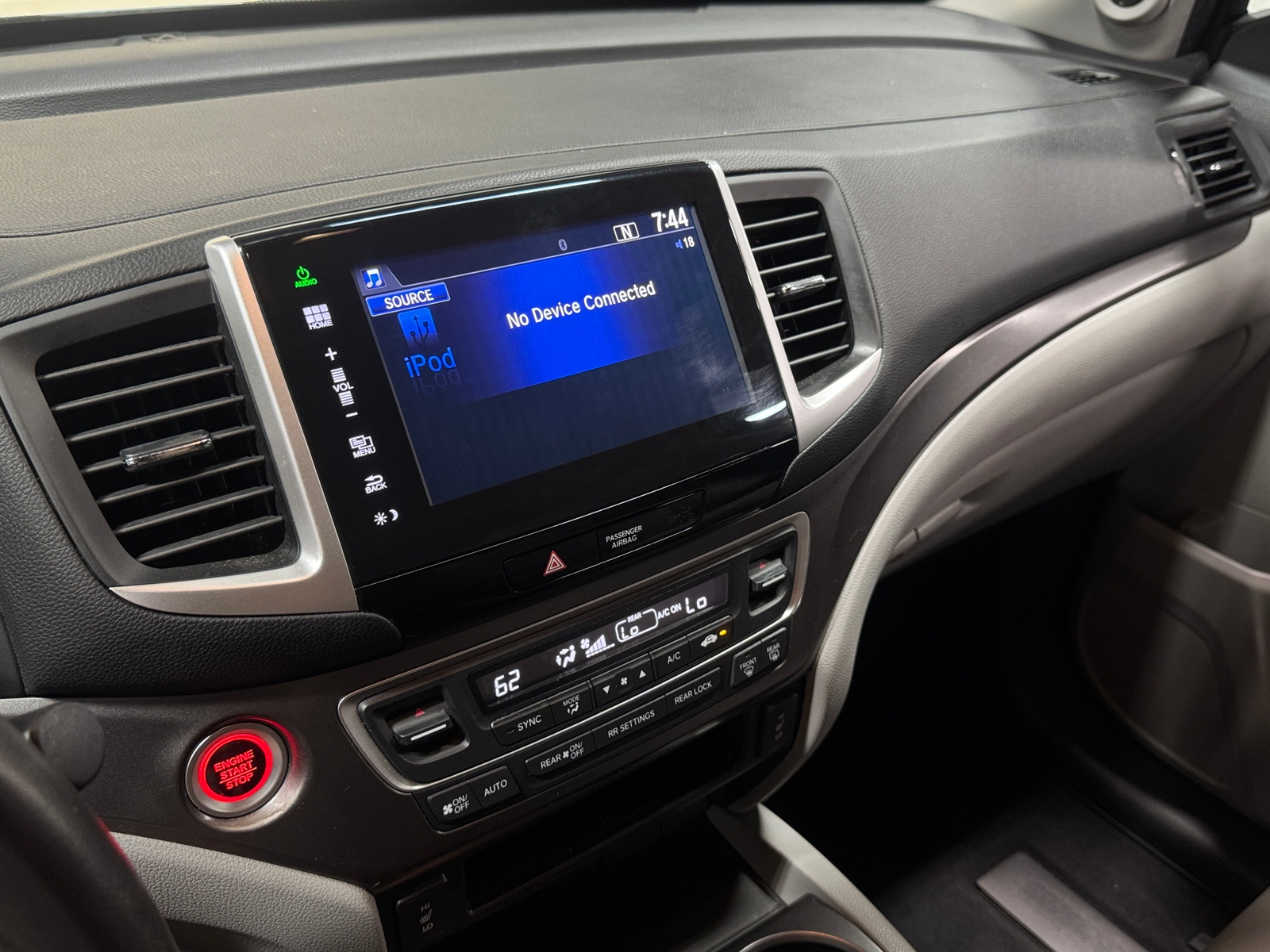 Thumbnail: 2016 Honda Pilot - 3