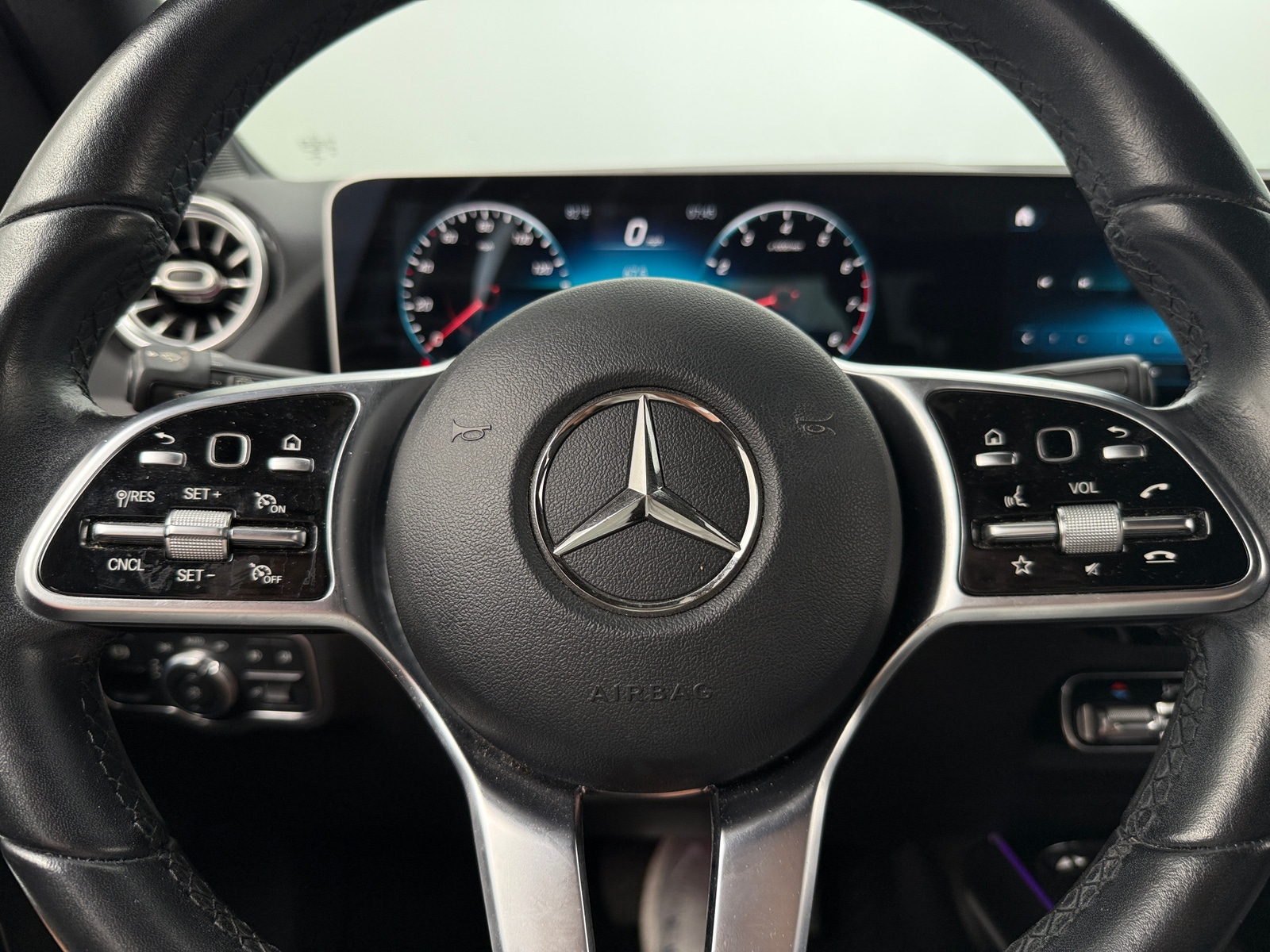 Thumbnail: 2021 Mercedes-Benz GLA - 4