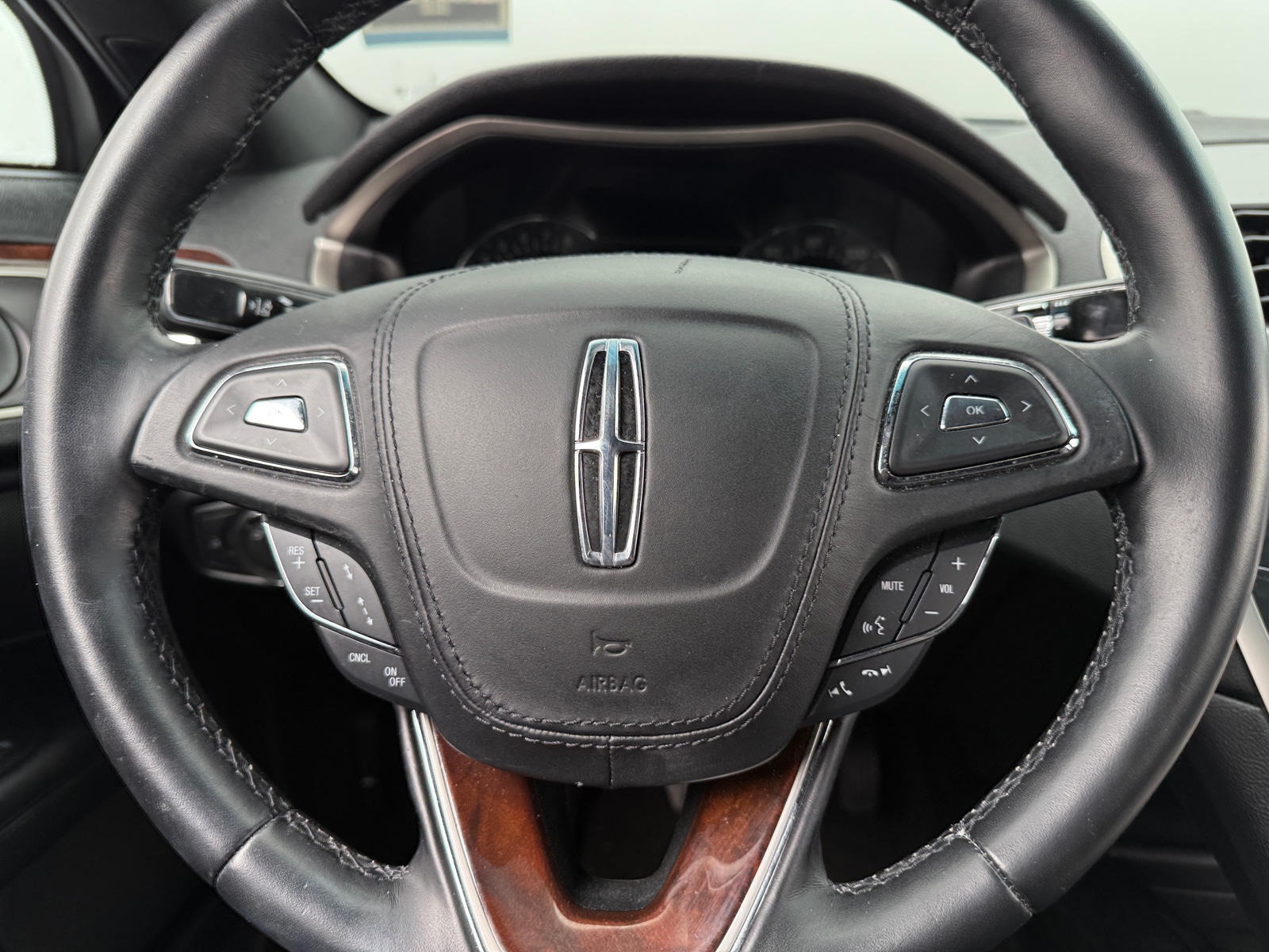 Thumbnail: 2020 Lincoln MKZ - 4