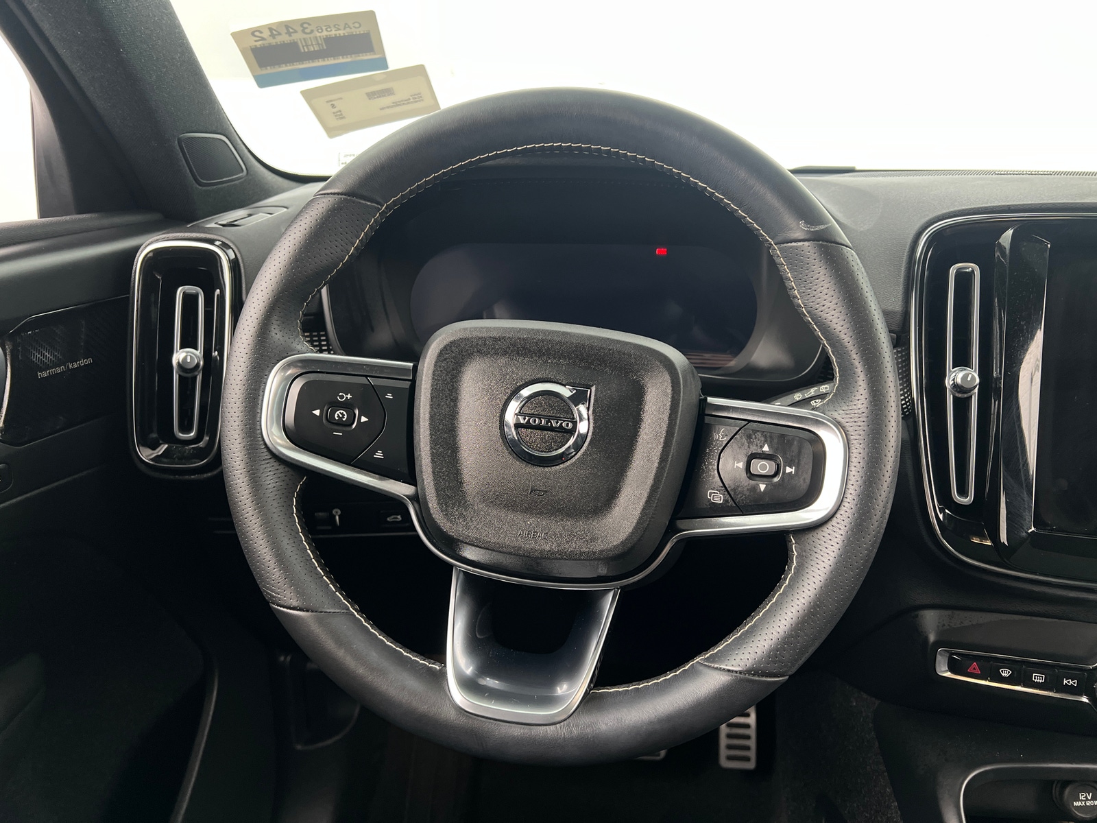 Thumbnail: 2021 Volvo XC40 - 5