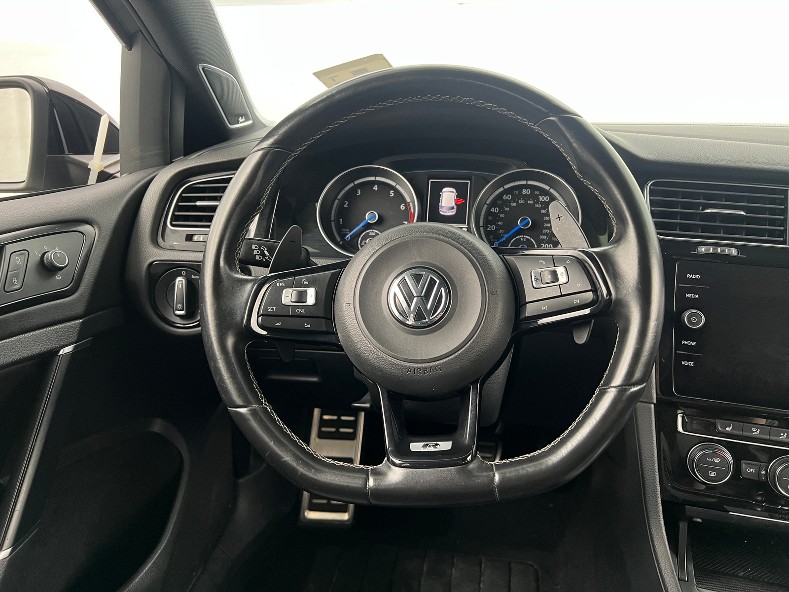 Thumbnail: 2016 Volkswagen Golf - 4