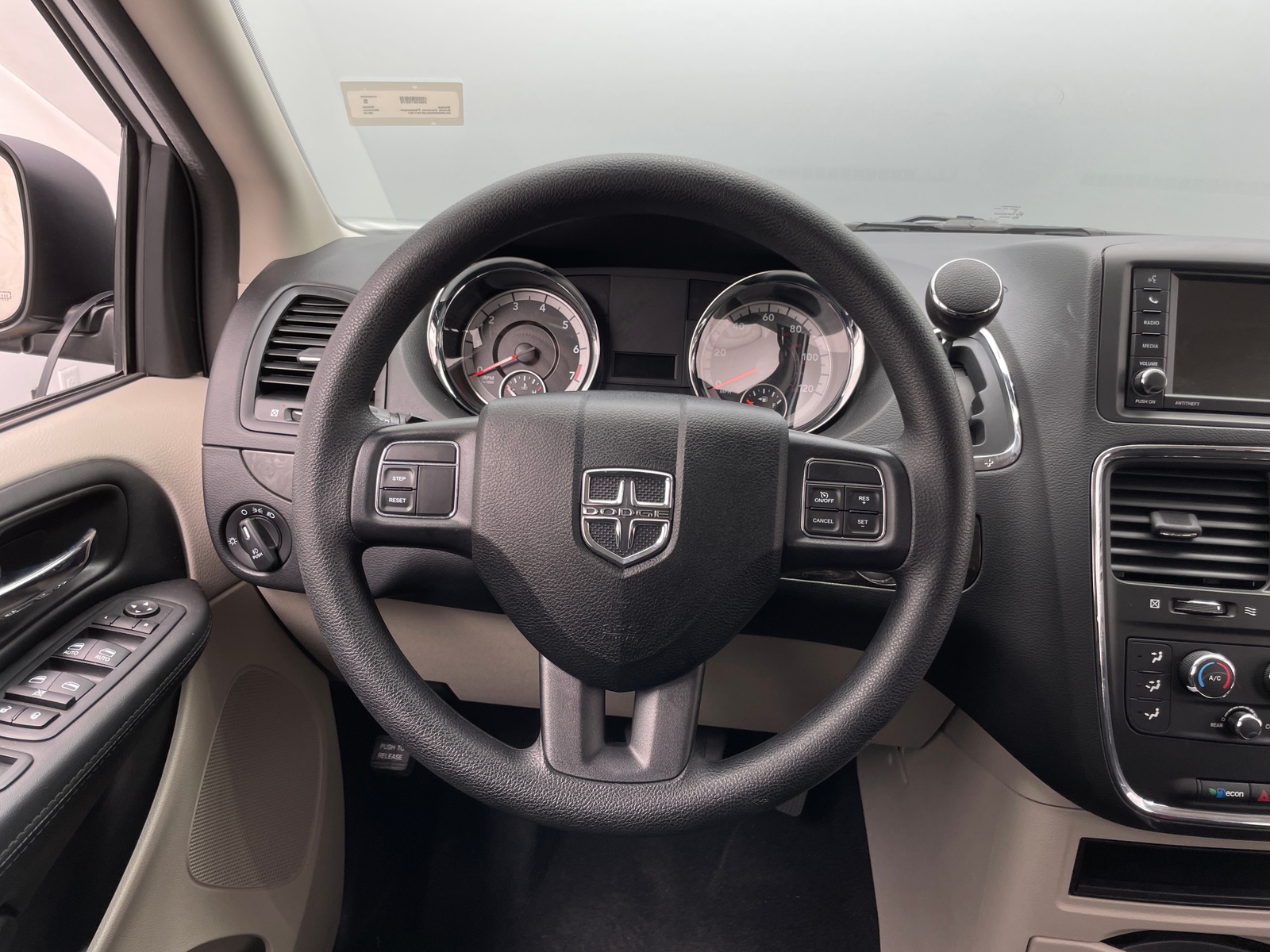 Thumbnail: 2018 Dodge Grand Caravan - 5