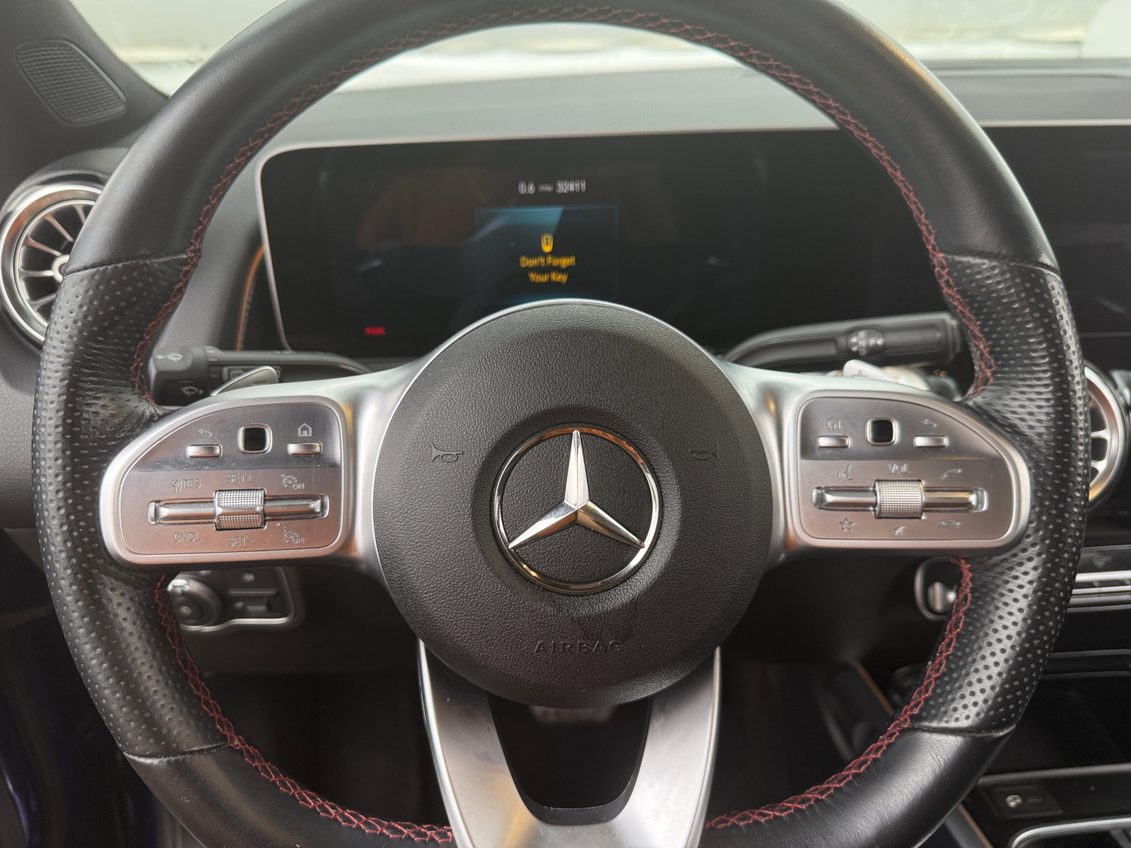 Thumbnail: 2020 Mercedes-Benz GLB - 4