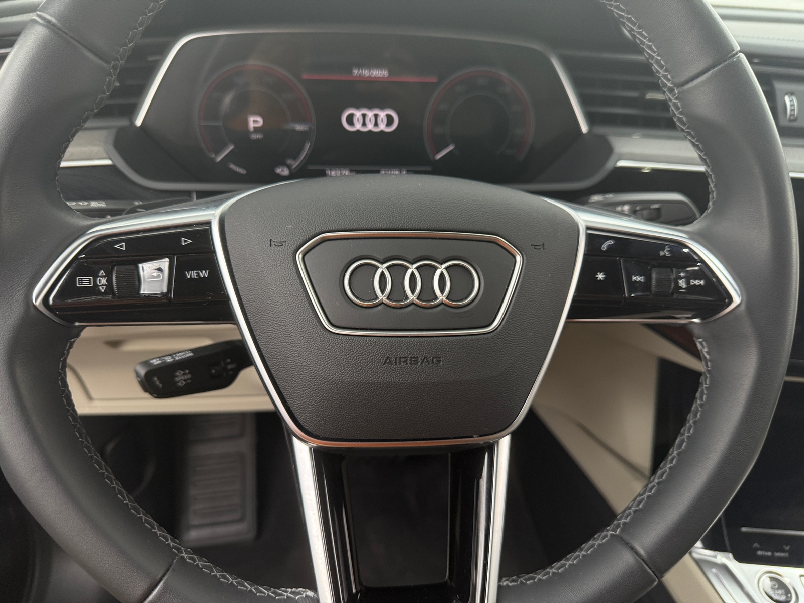 Thumbnail: 2024 Audi Q8 e-tron - 4