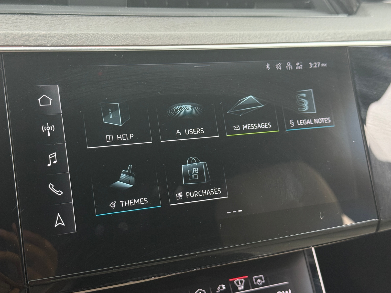 Thumbnail: 2024 Audi Q8 e-tron - 3
