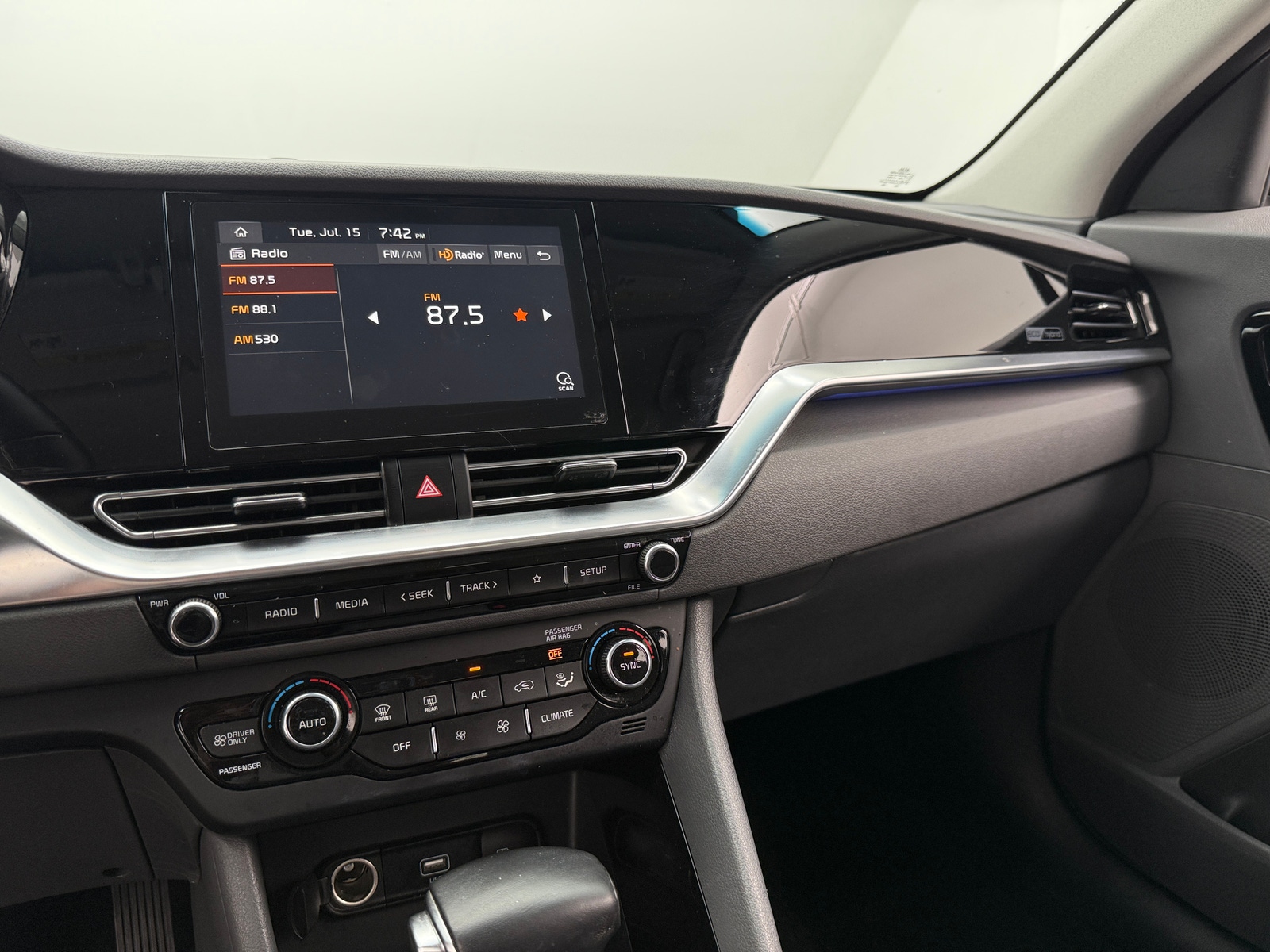 Thumbnail: 2021 Kia Niro - 4