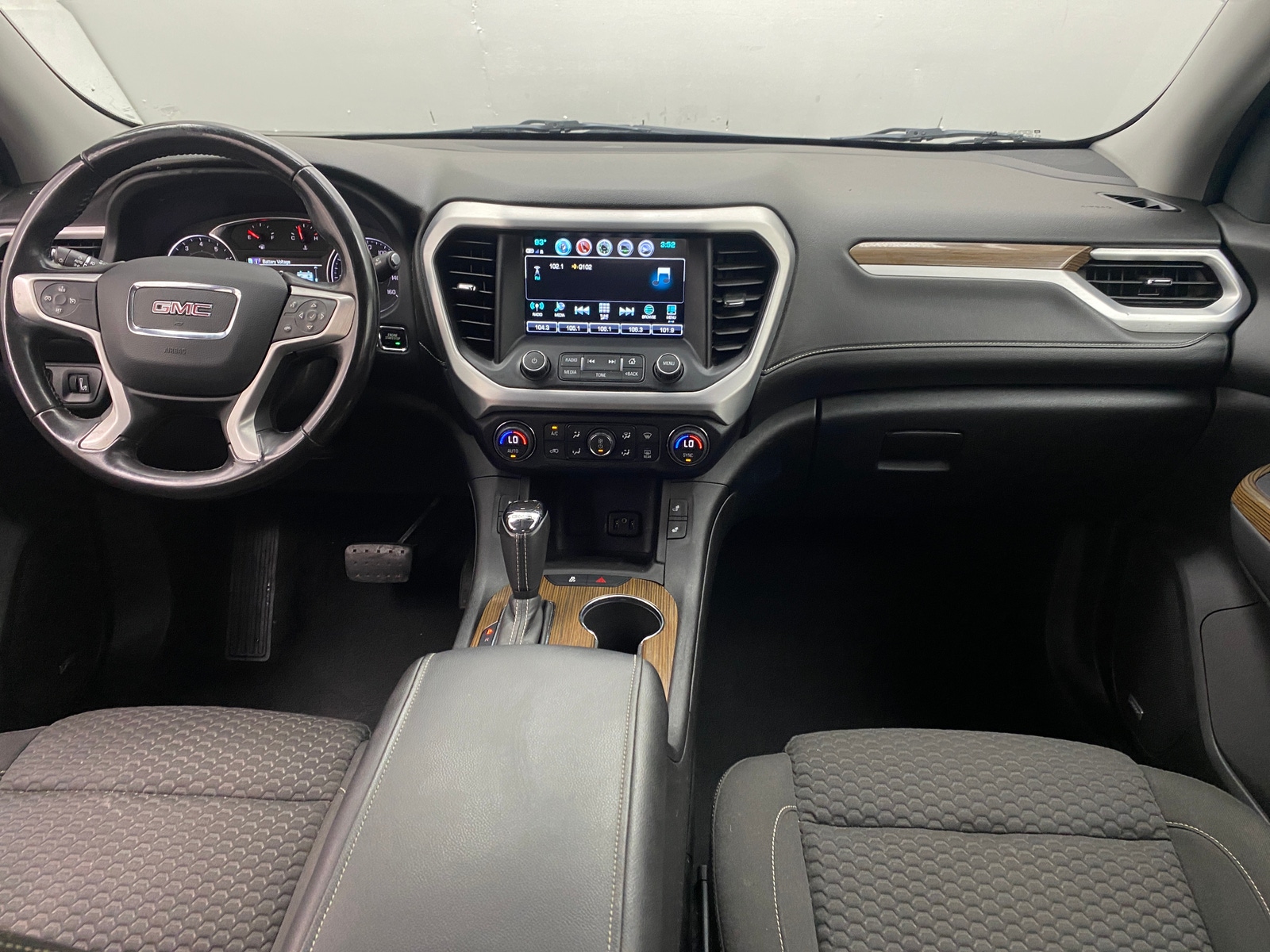 Thumbnail: 2019 GMC Acadia - 3