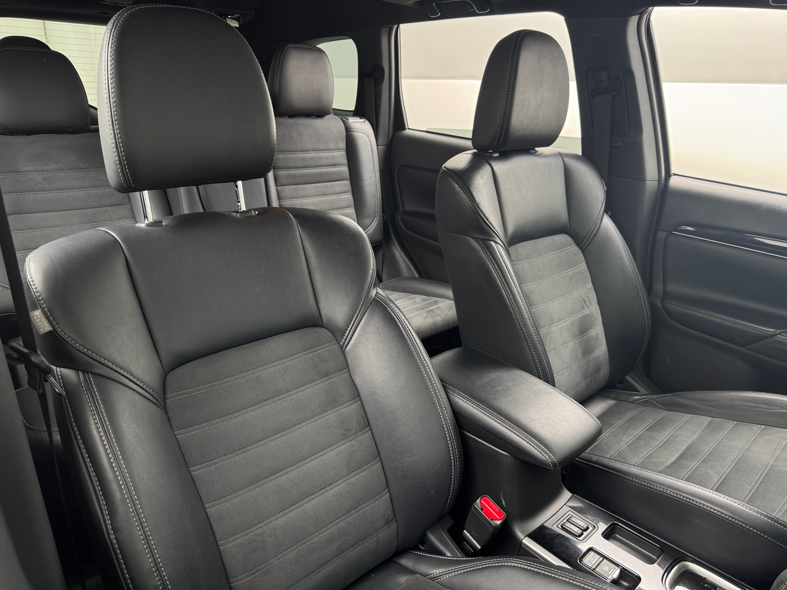 Thumbnail: 2019 Mitsubishi Outlander - 2