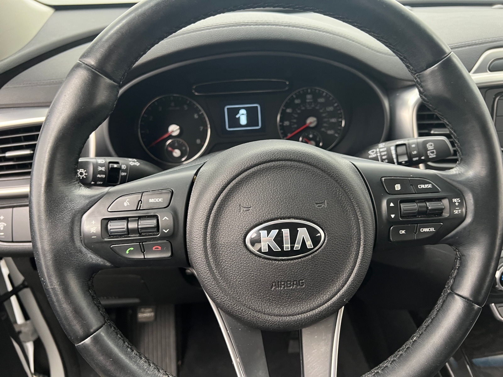 Thumbnail: 2016 Kia Sorento - 4