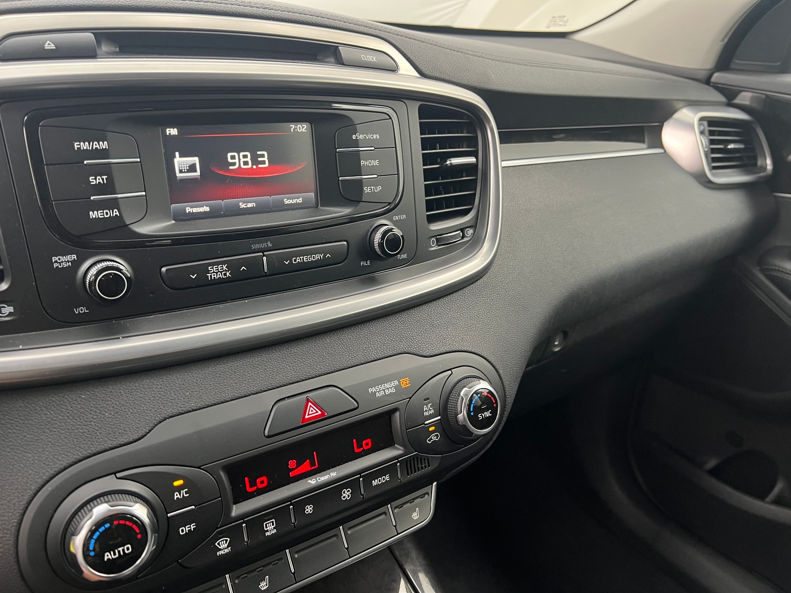 Thumbnail: 2016 Kia Sorento - 3