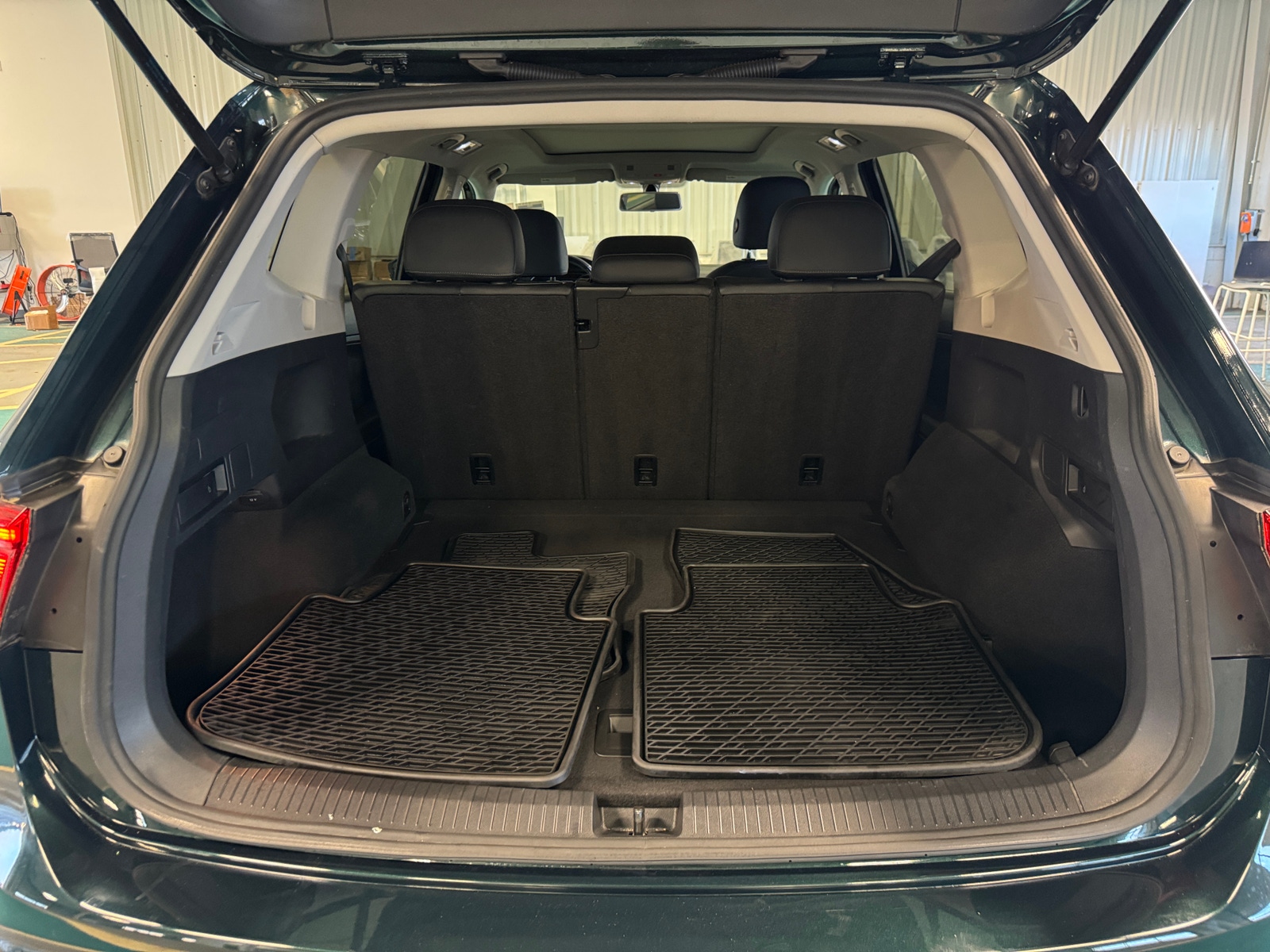 Thumbnail: 2018 Volkswagen Tiguan - 6