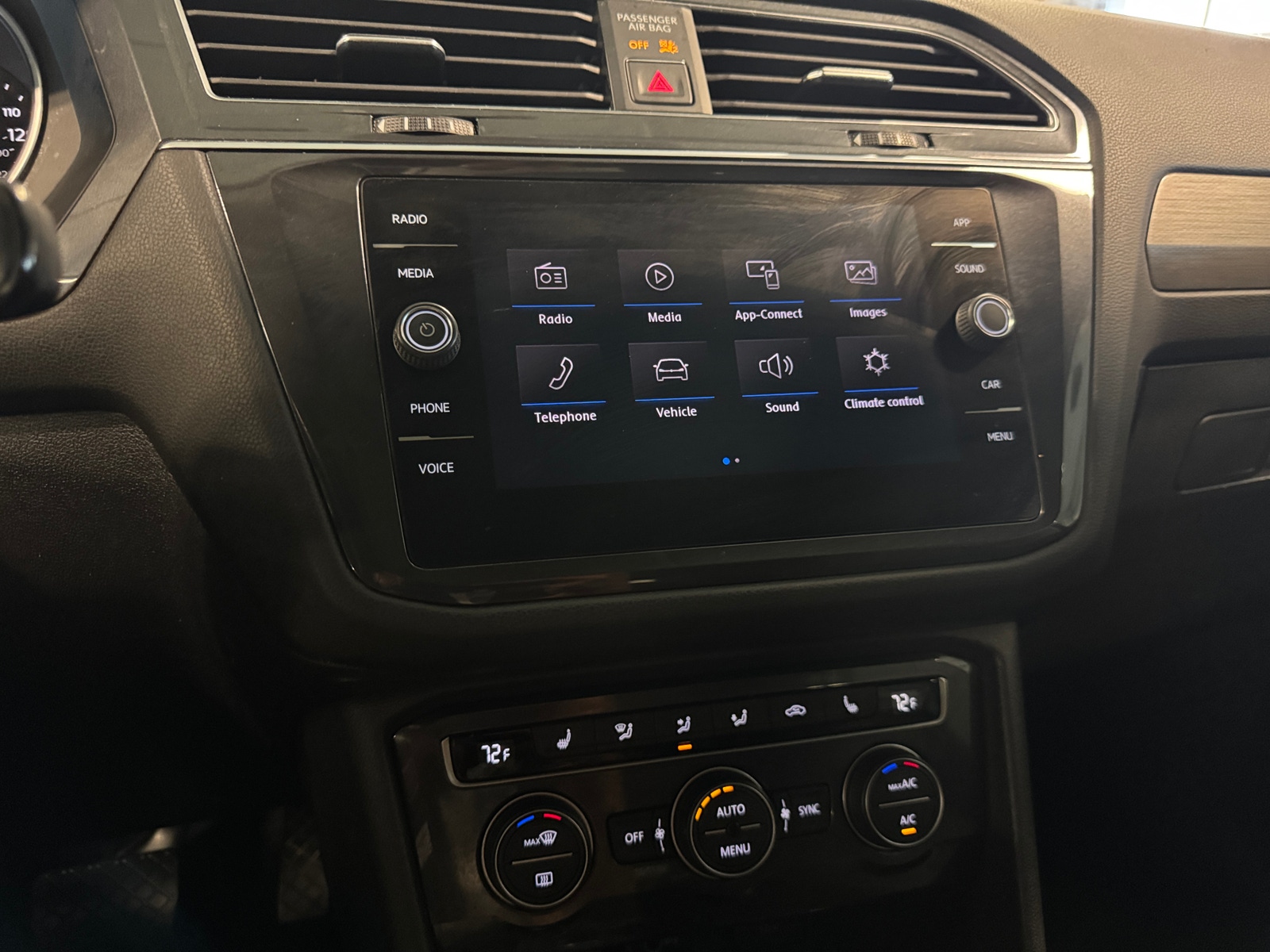 Thumbnail: 2018 Volkswagen Tiguan - 3