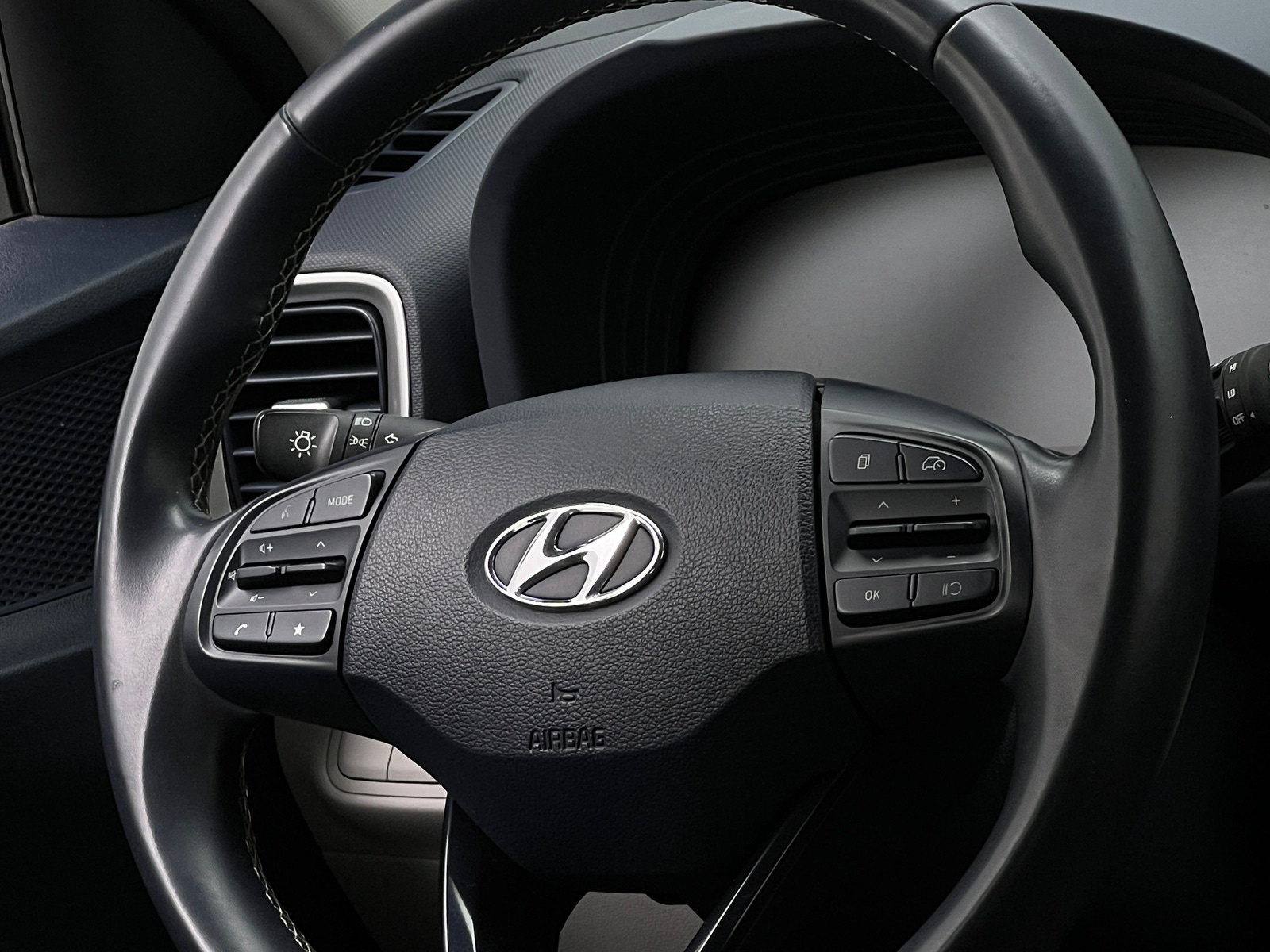 Thumbnail: 2023 Hyundai Venue - 5