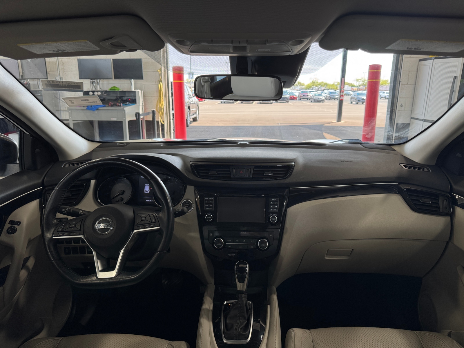 Thumbnail: 2017 Nissan Rogue Sport - 2