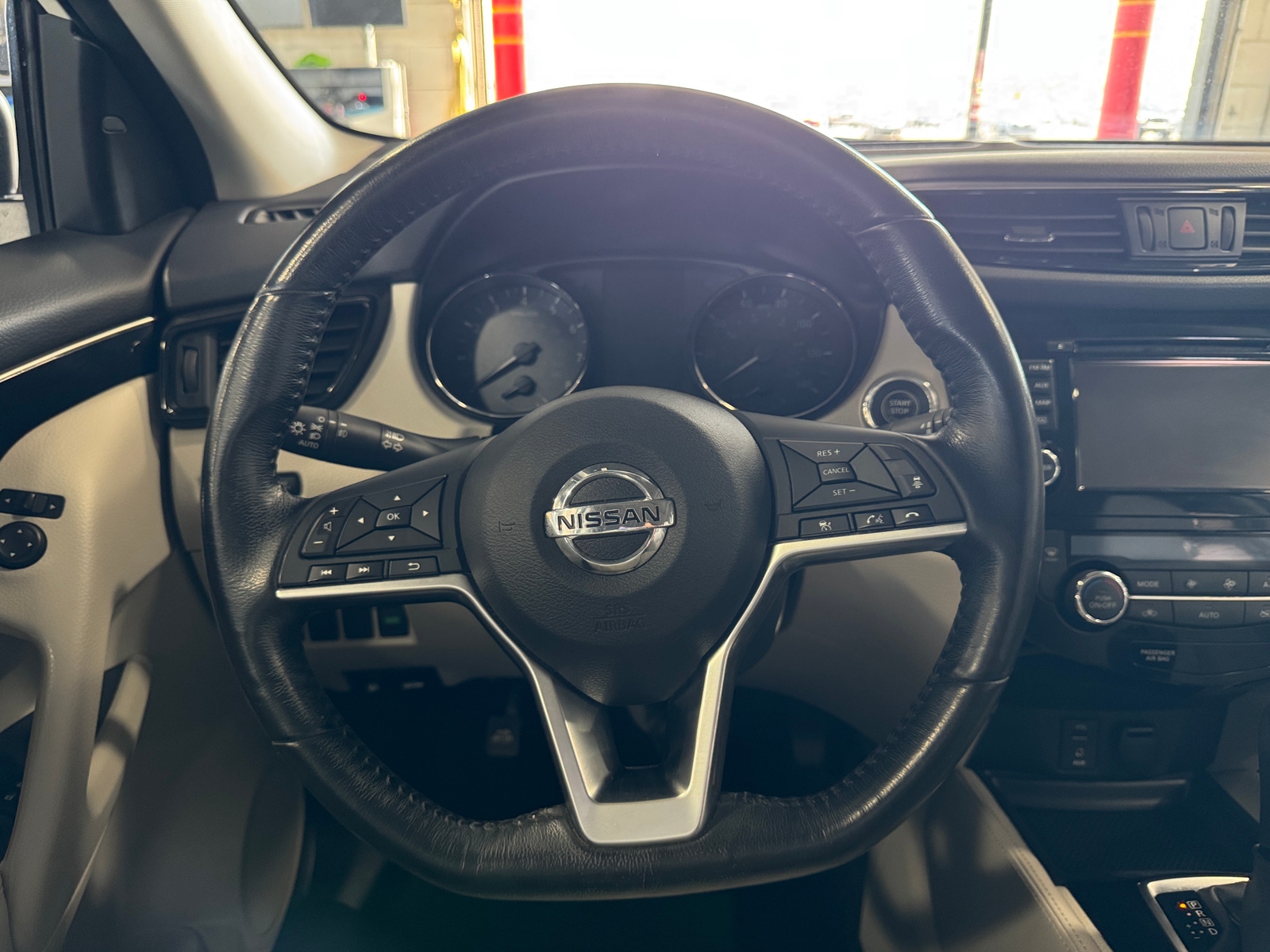 Thumbnail: 2017 Nissan Rogue Sport - 4