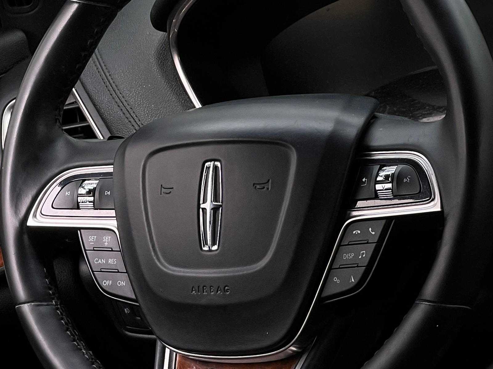 Thumbnail: 2019 Lincoln Nautilus - 4