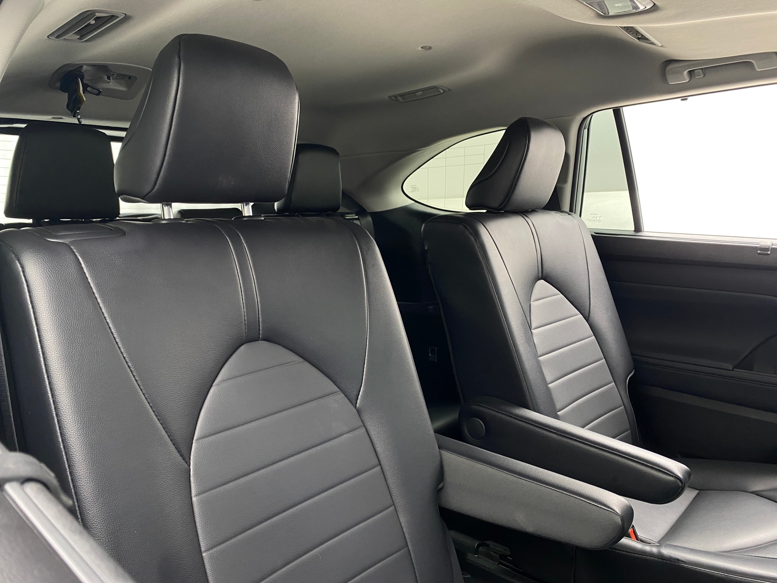 Thumbnail: 2022 Toyota Highlander - 6