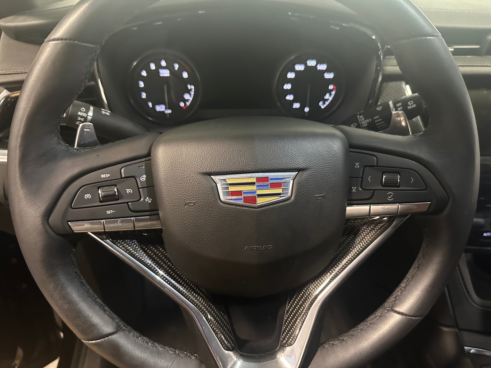 Thumbnail: 2023 Cadillac XT6 - 4