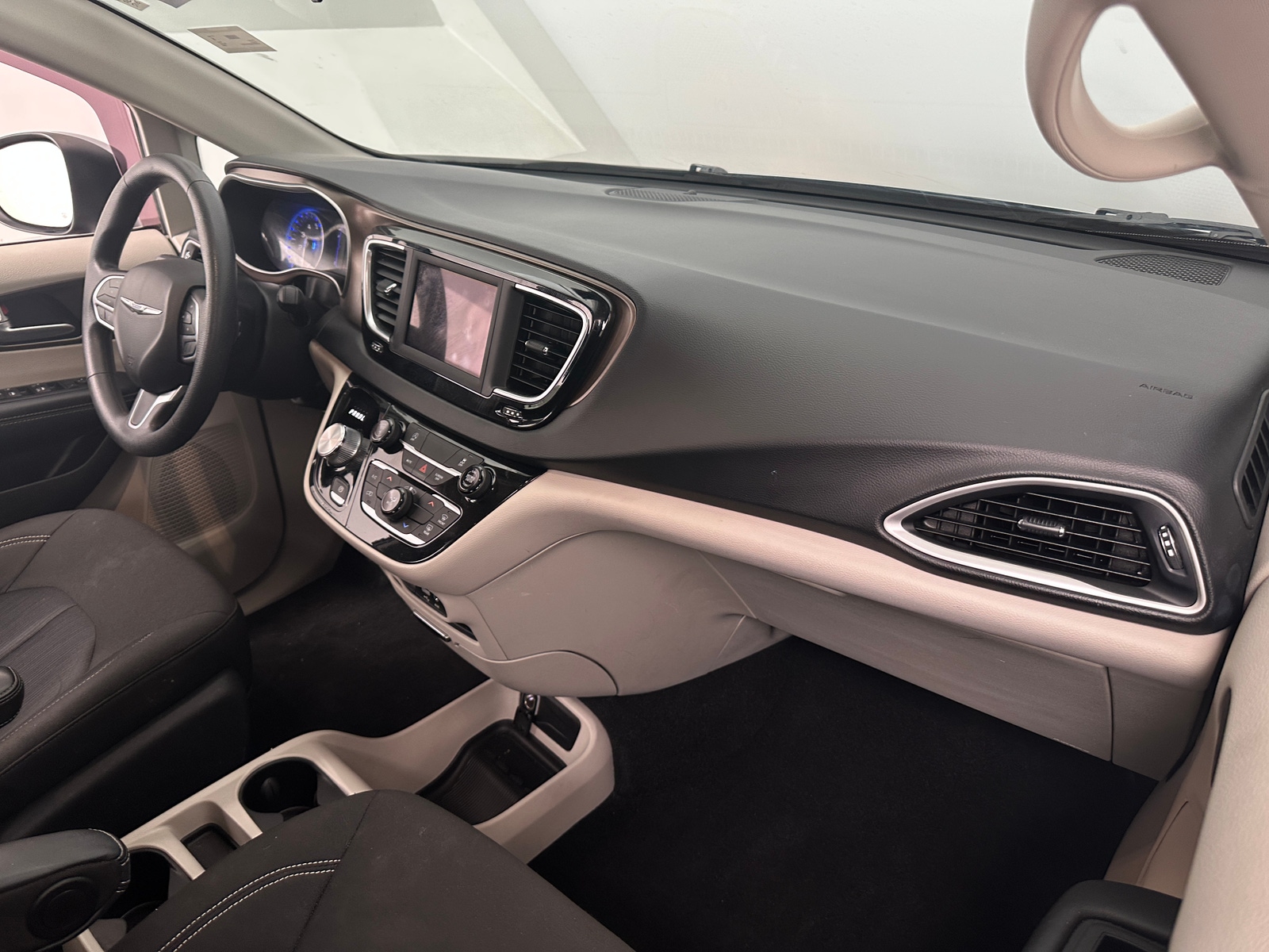 Thumbnail: 2020 Chrysler Voyager - 3