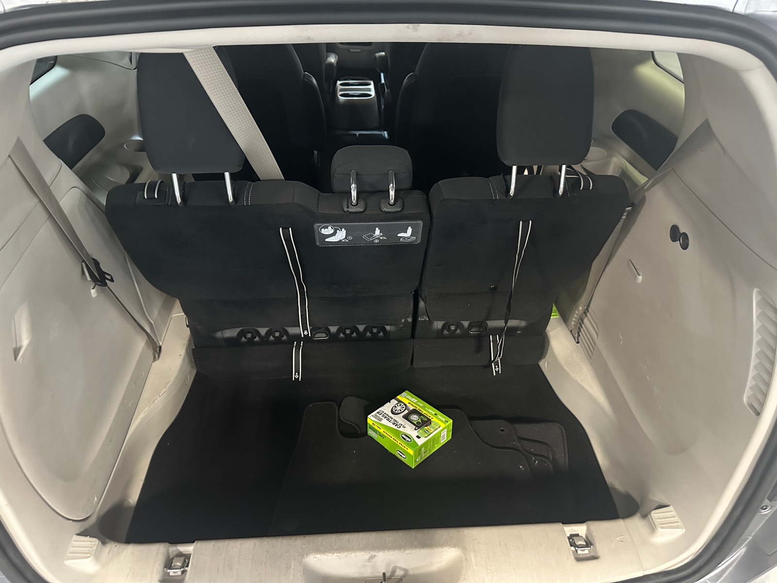 Thumbnail: 2020 Chrysler Voyager - 7