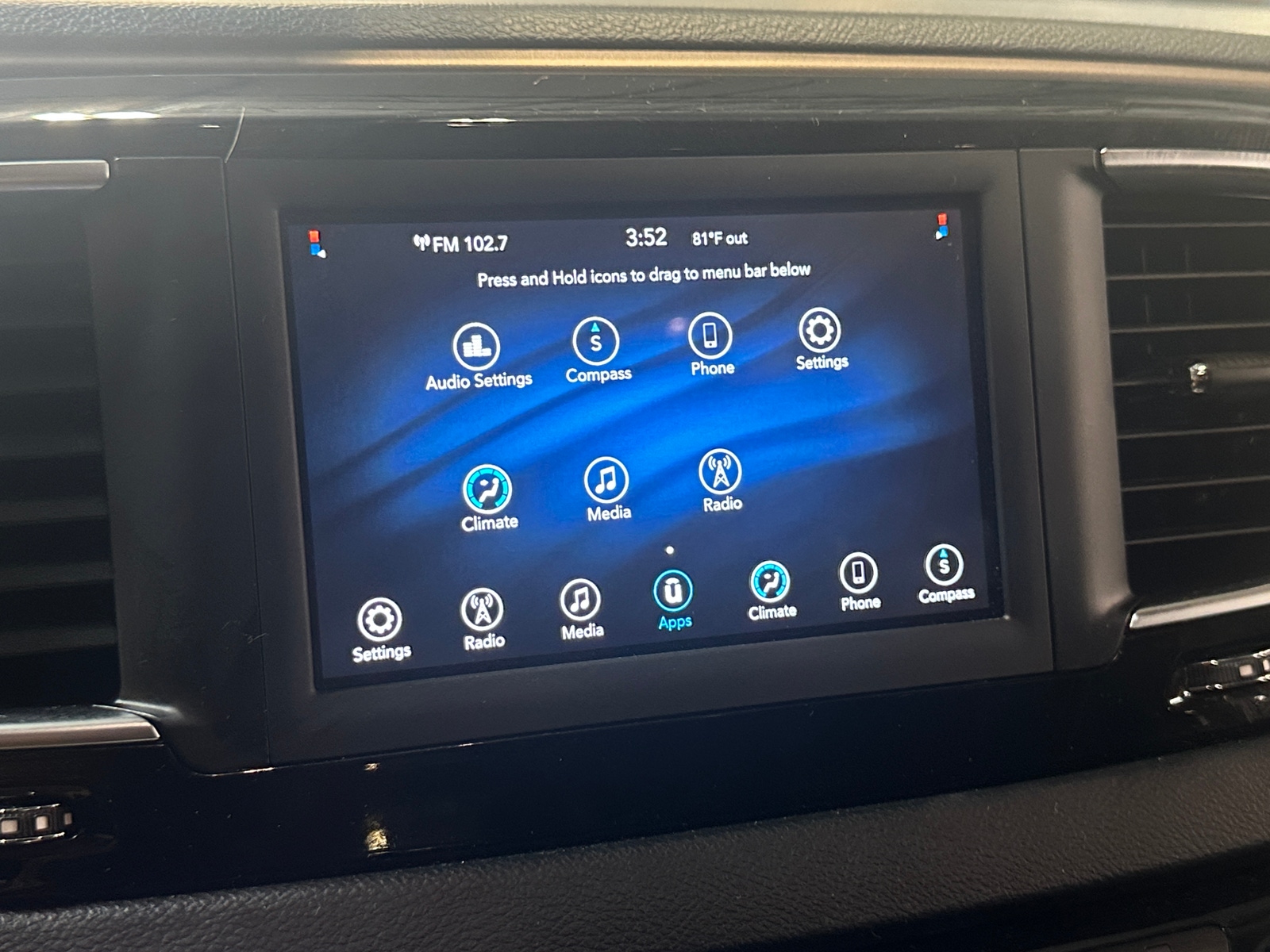 Thumbnail: 2020 Chrysler Voyager - 4