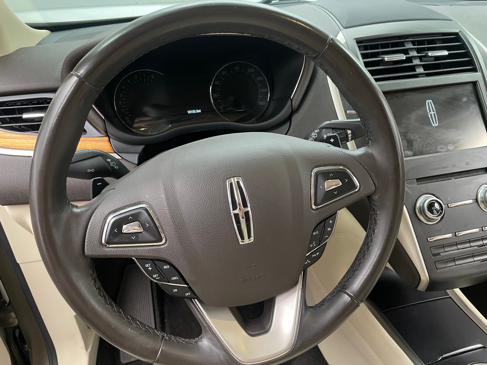 Thumbnail: 2015 Lincoln MKC - 4