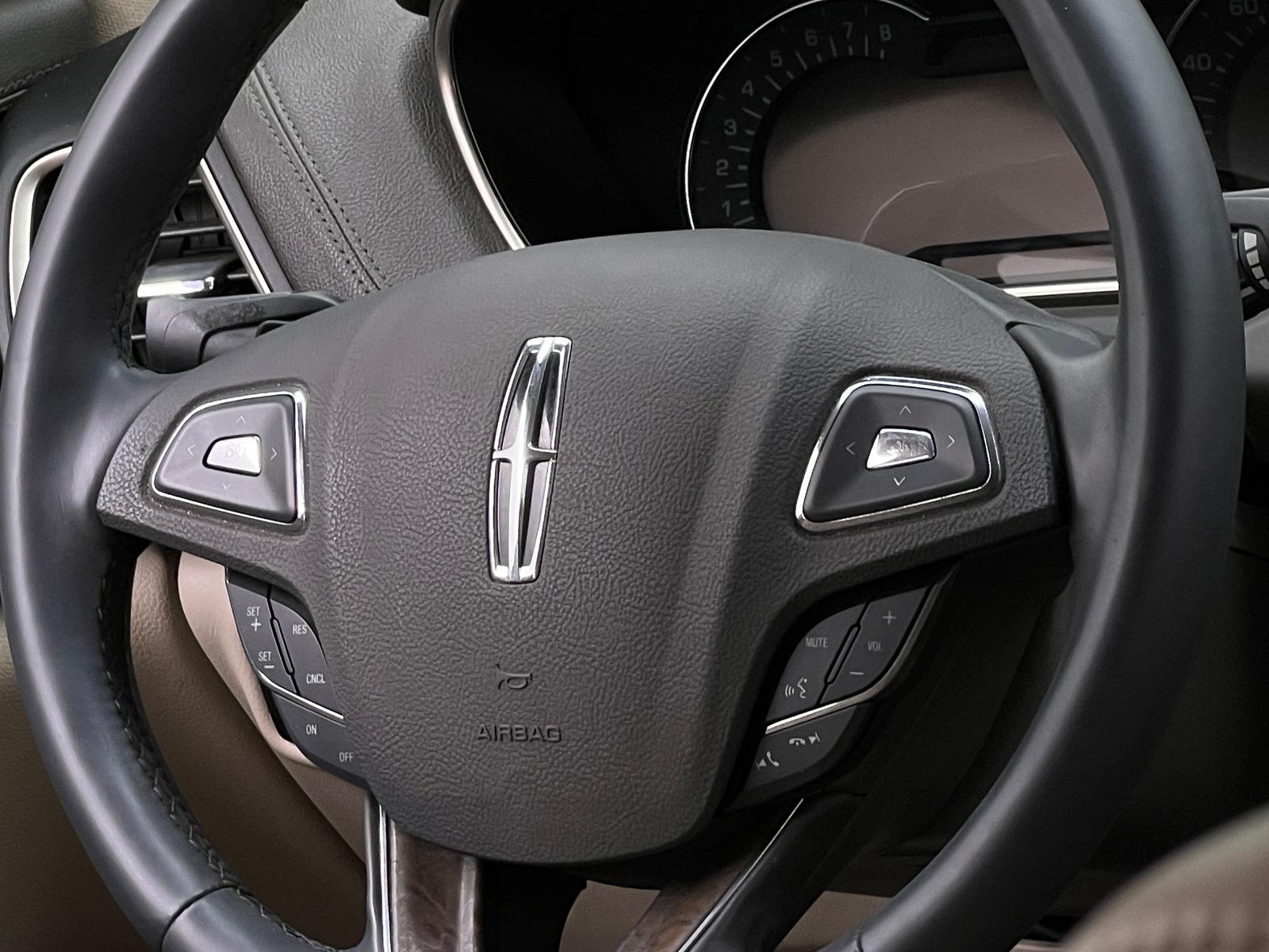 Thumbnail: 2017 Lincoln MKX - 4