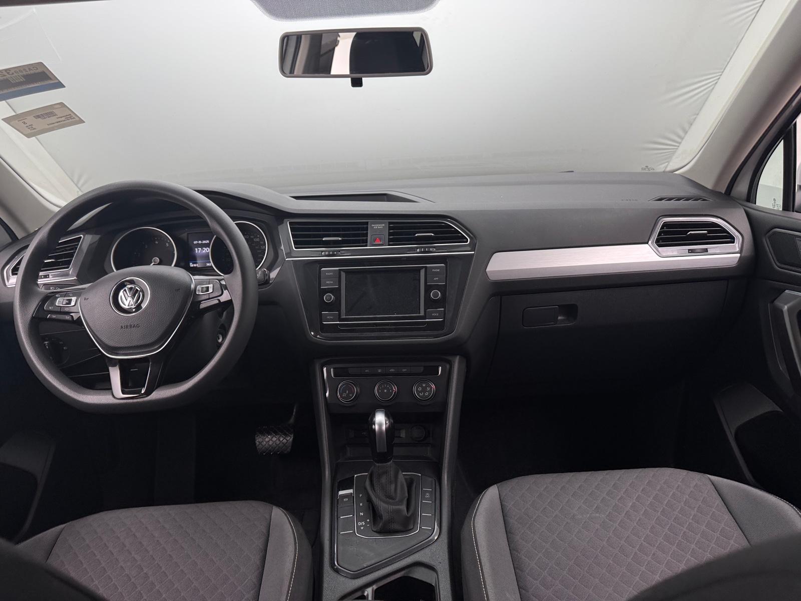 Thumbnail: 2021 Volkswagen Tiguan - 3