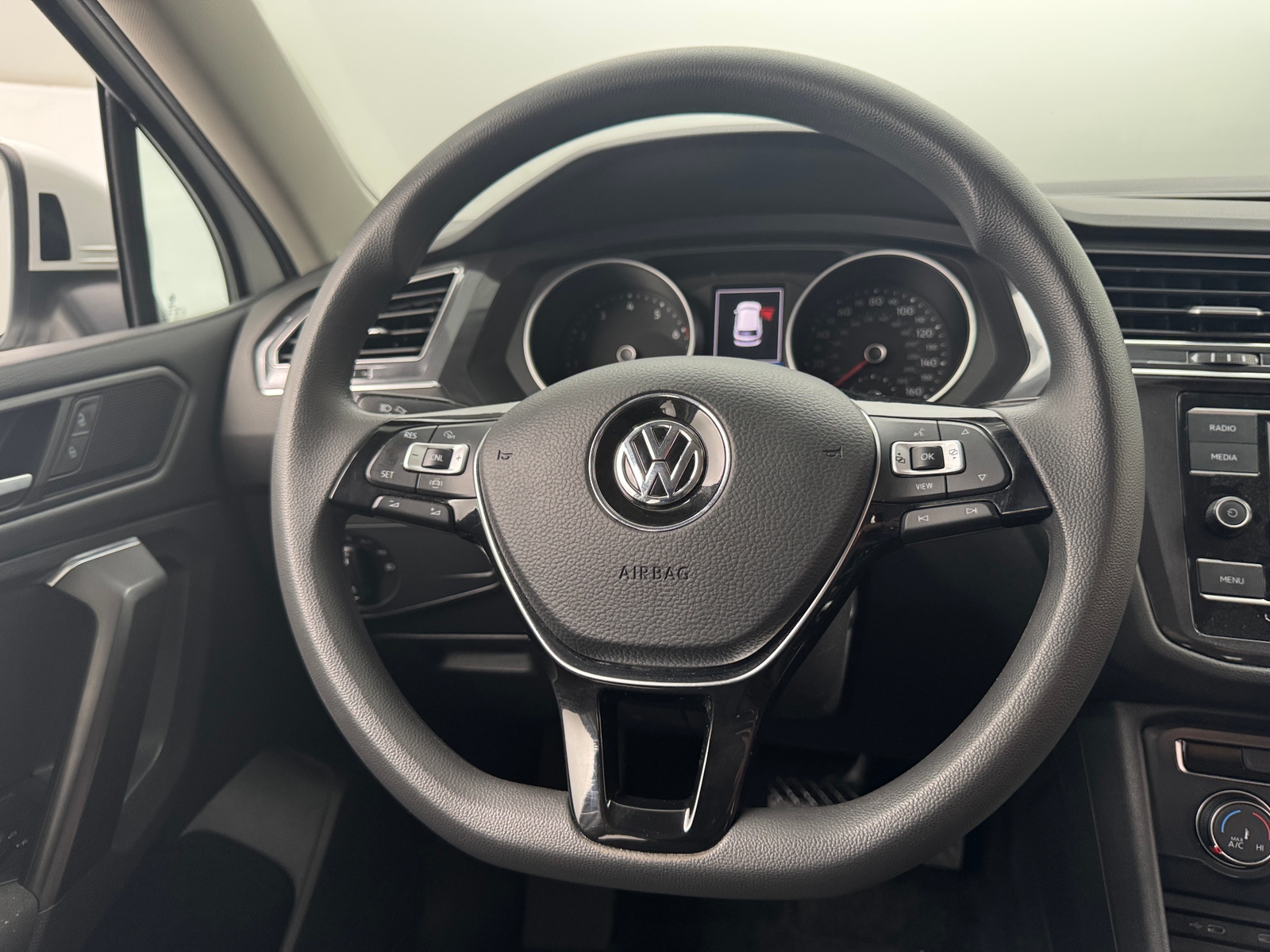 Thumbnail: 2021 Volkswagen Tiguan - 5