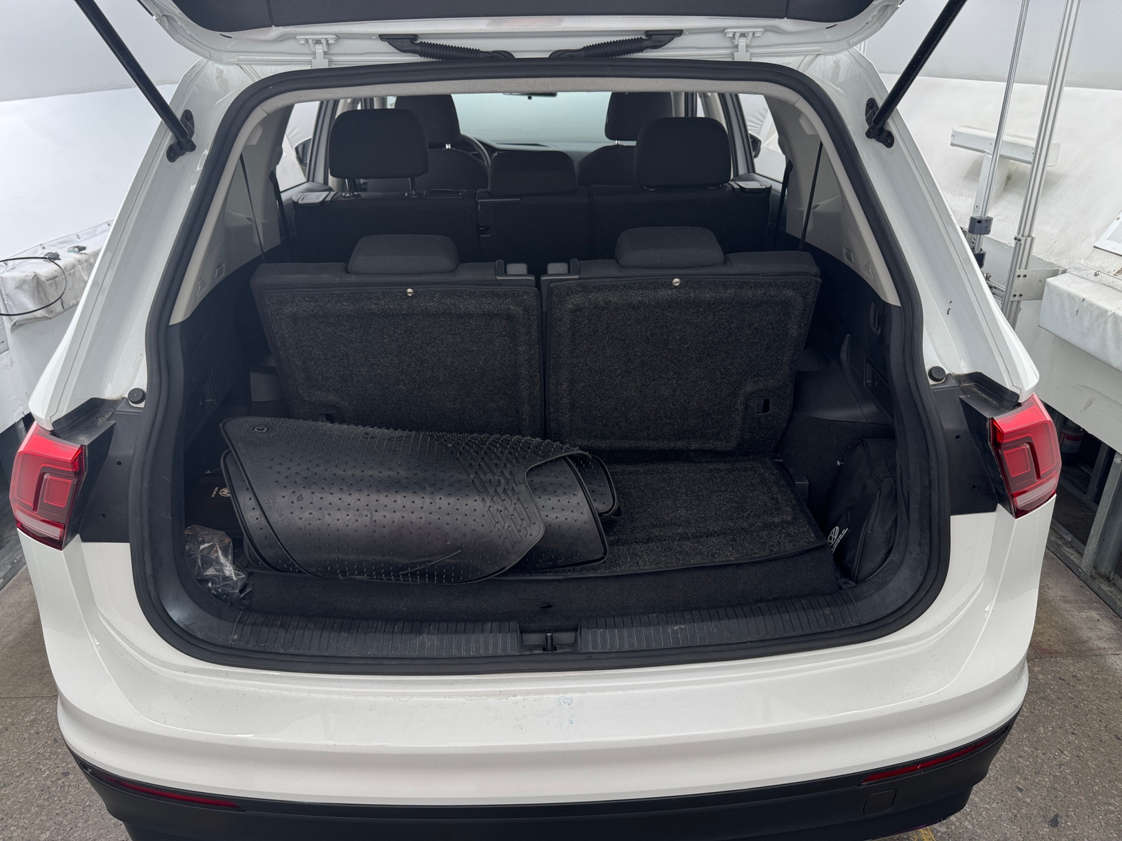 Thumbnail: 2021 Volkswagen Tiguan - 7