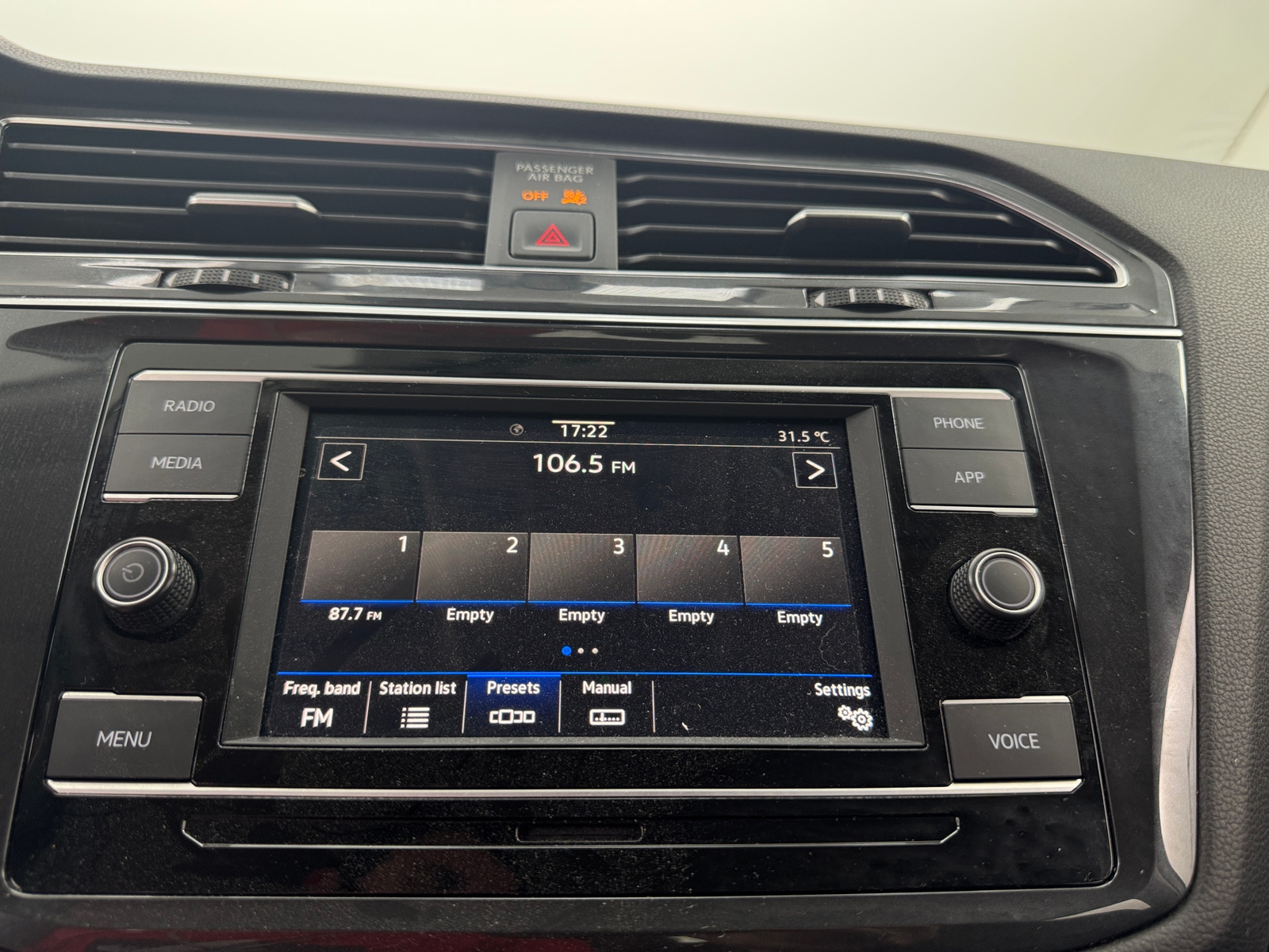 Thumbnail: 2021 Volkswagen Tiguan - 4