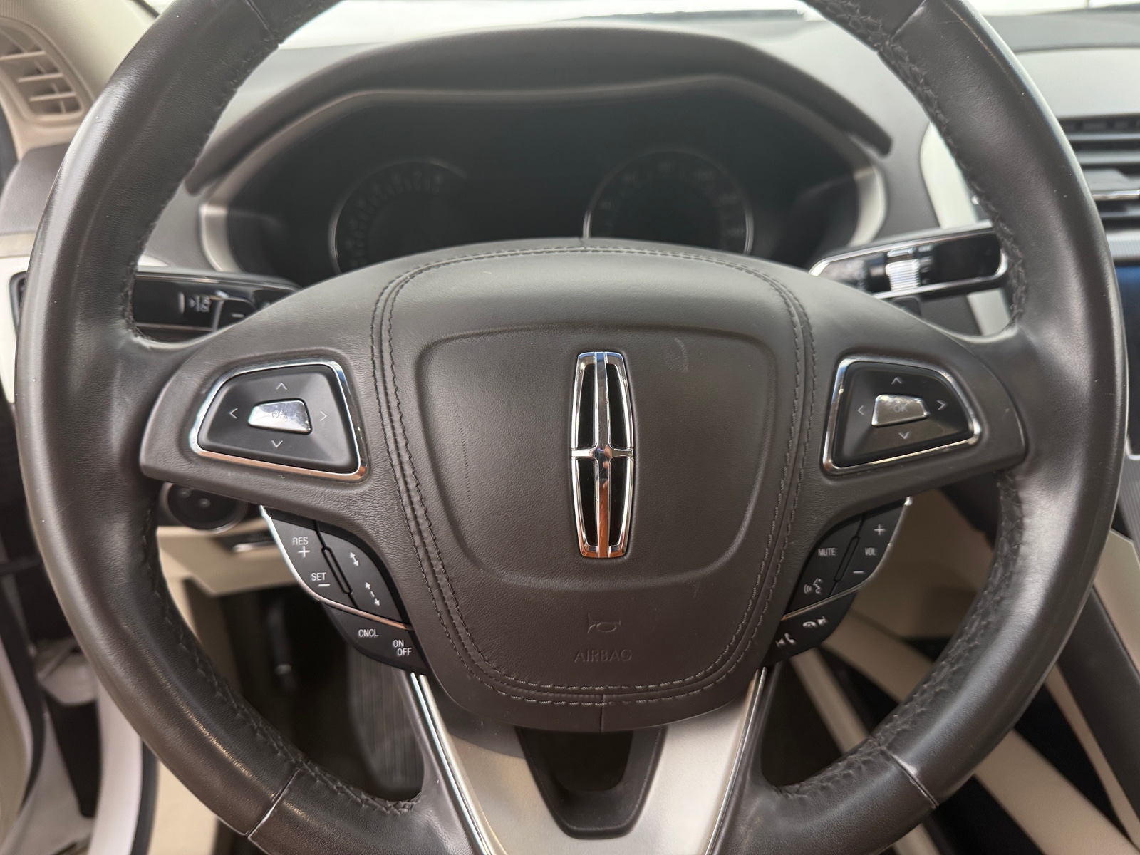 Thumbnail: 2019 Lincoln MKZ - 4