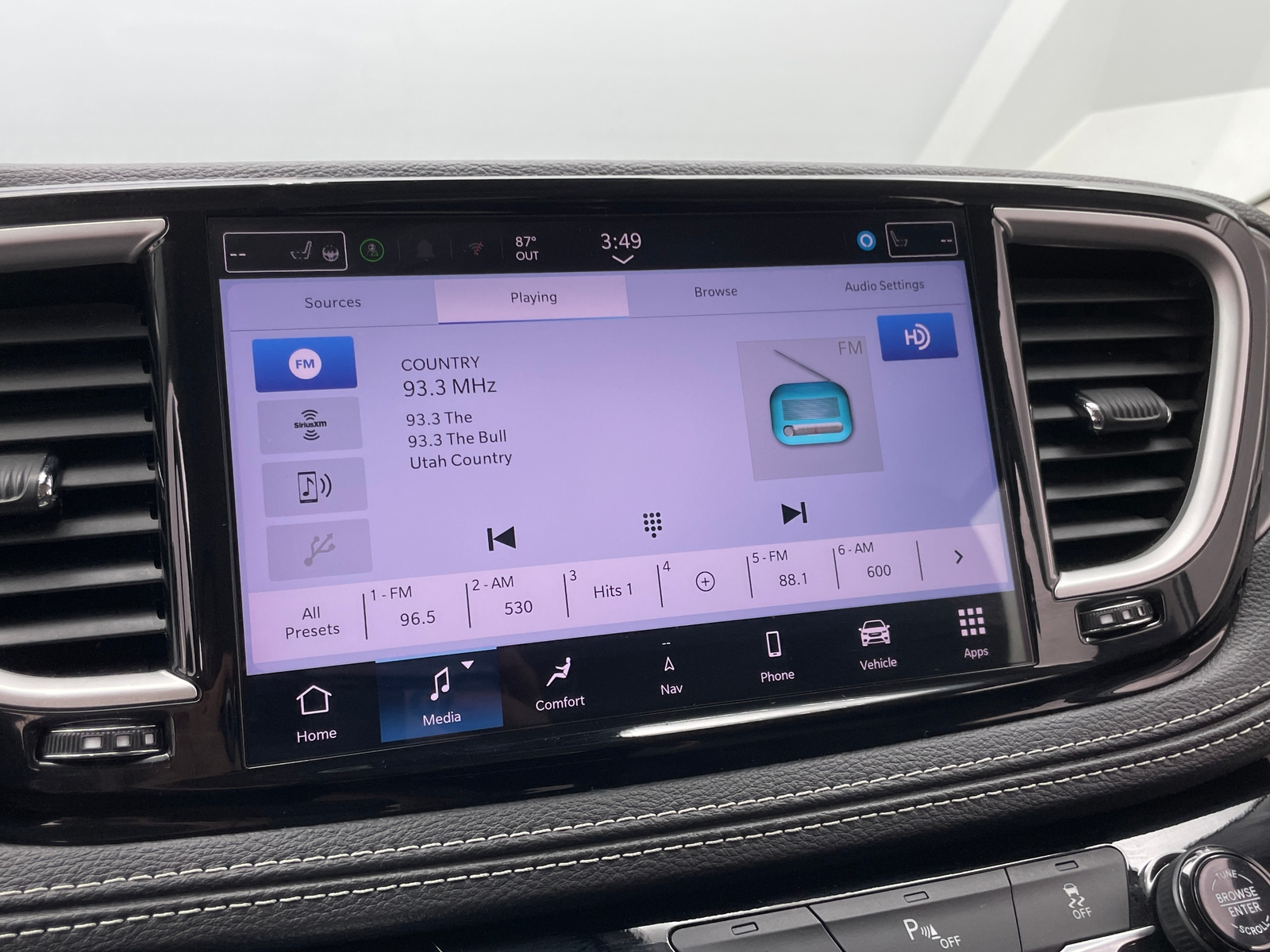 Thumbnail: 2024 Chrysler Pacifica - 3