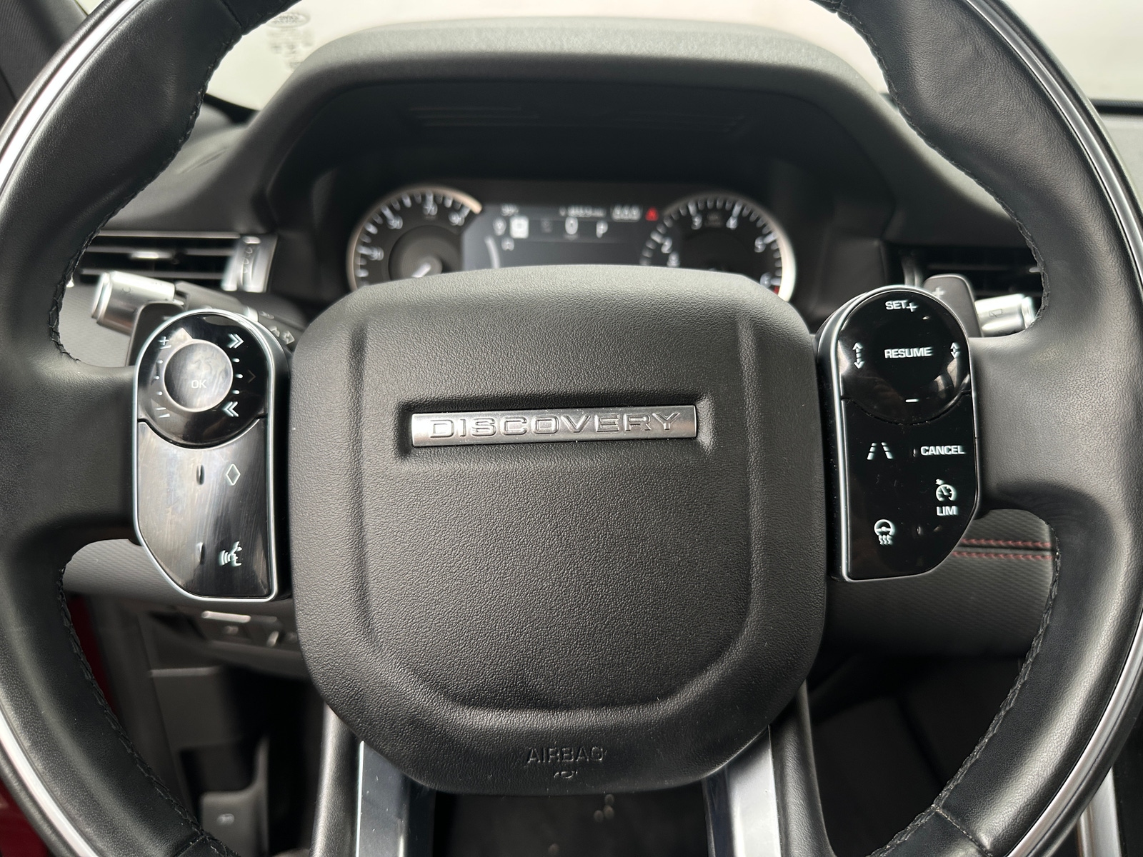Thumbnail: 2020 Land Rover Discovery Sport - 4