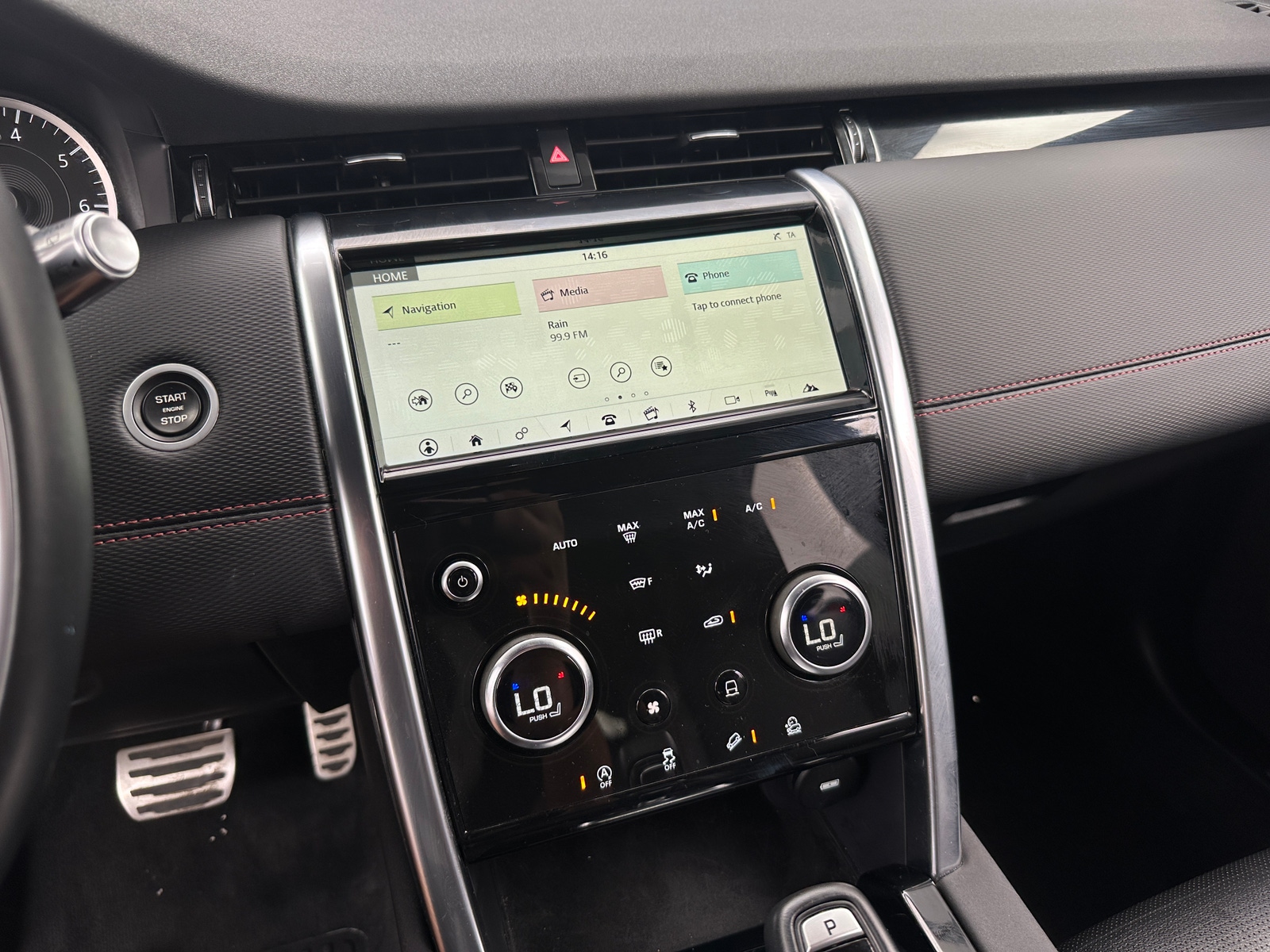 Thumbnail: 2020 Land Rover Discovery Sport - 3