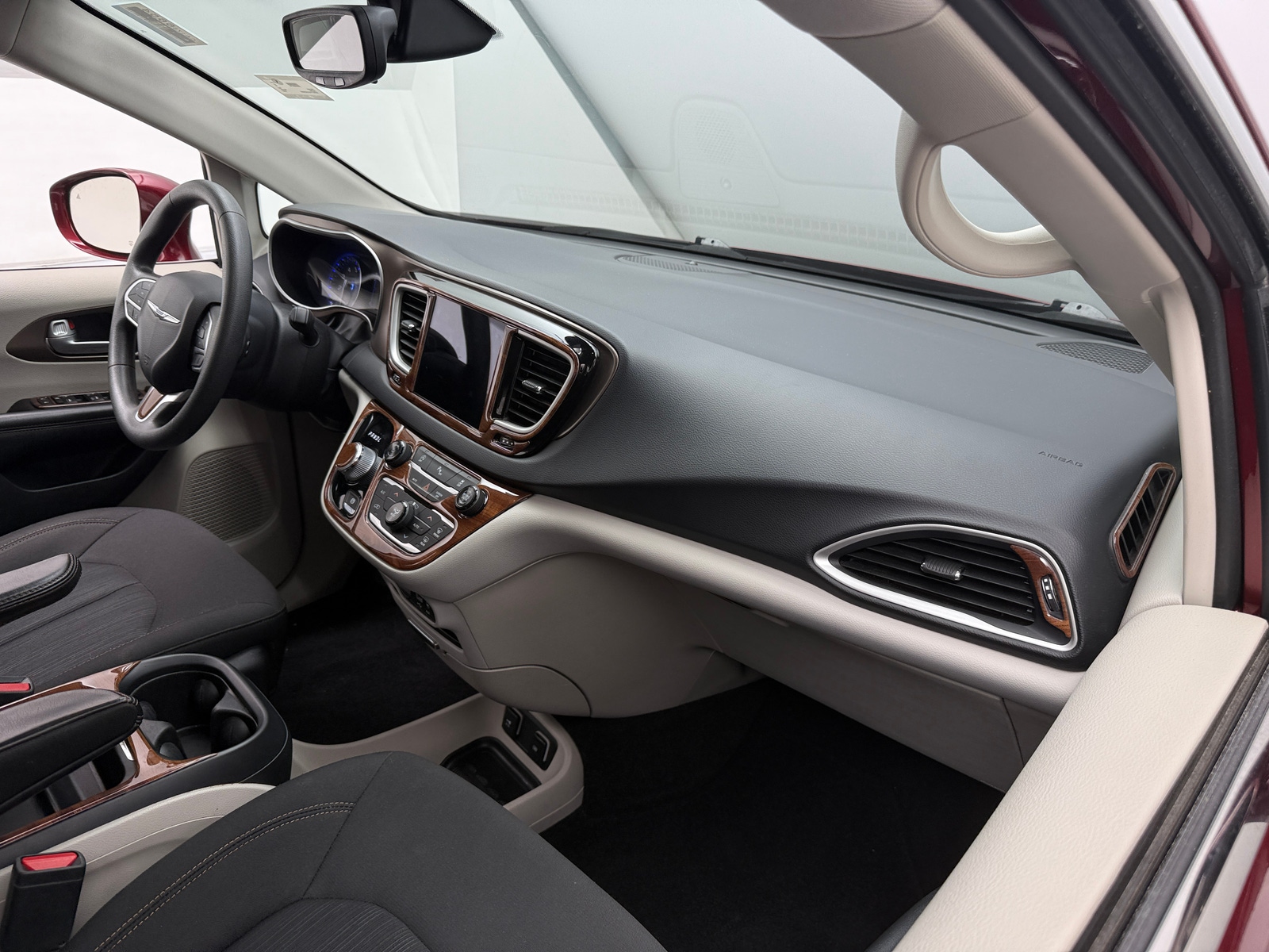 Thumbnail: 2018 Chrysler Pacifica - 3