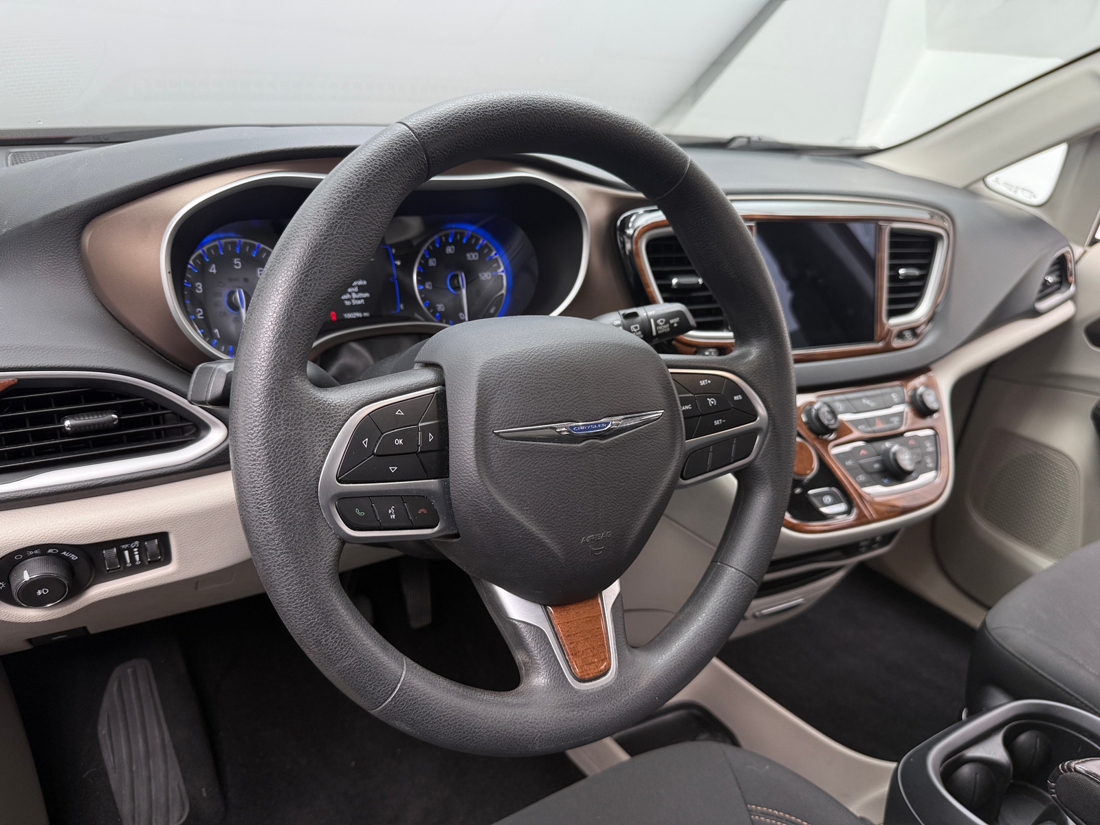 Thumbnail: 2018 Chrysler Pacifica - 5