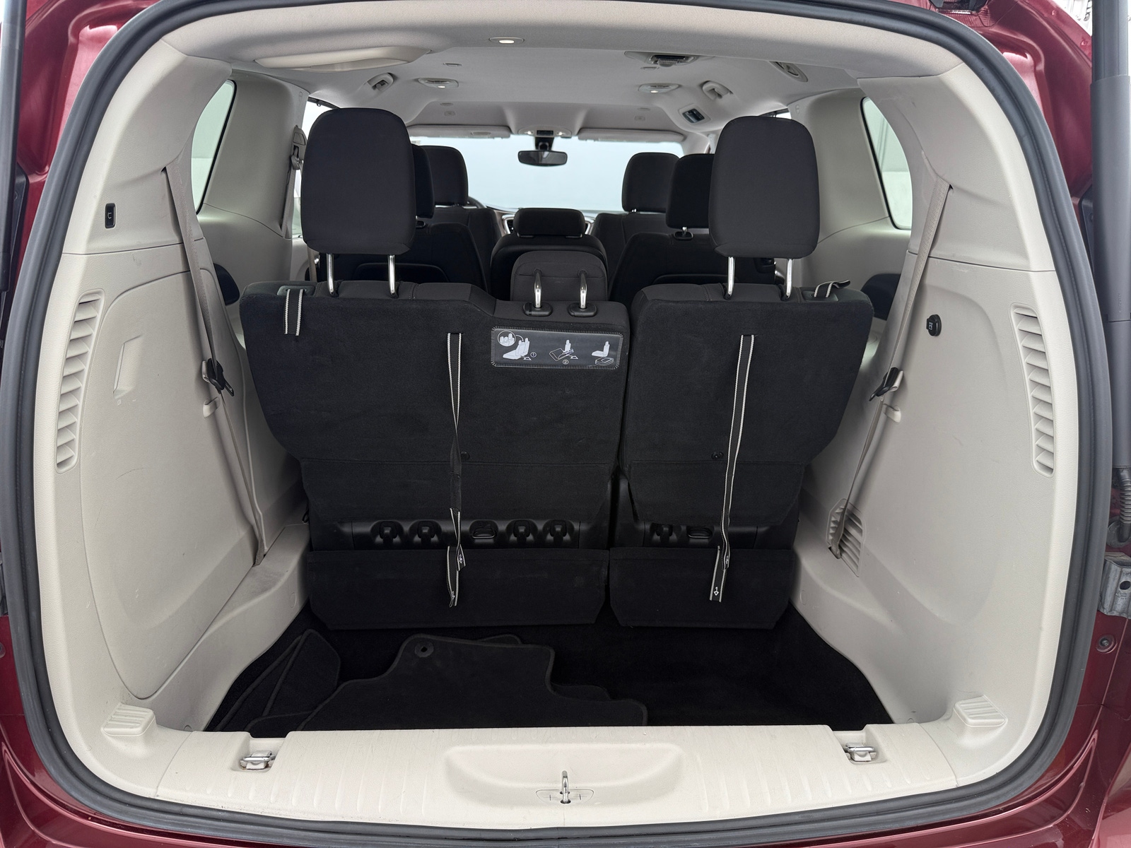 Thumbnail: 2018 Chrysler Pacifica - 7