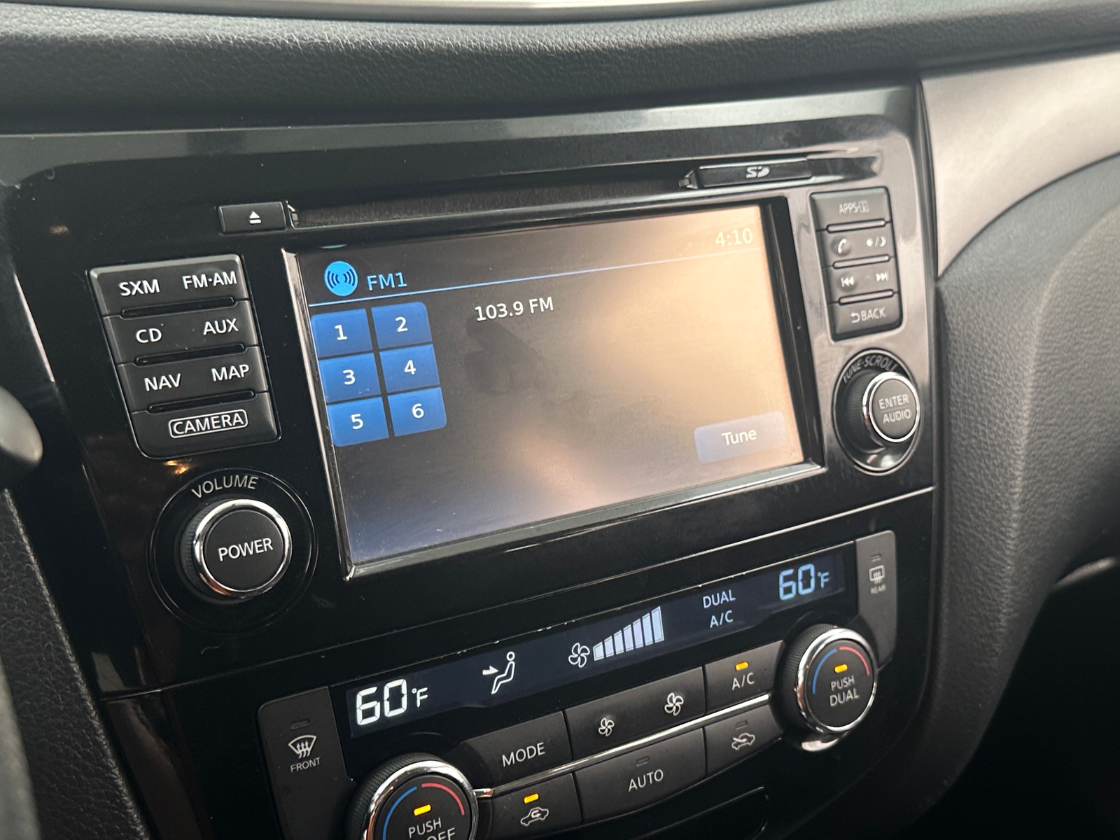 Thumbnail: 2016 Nissan Rogue - 4