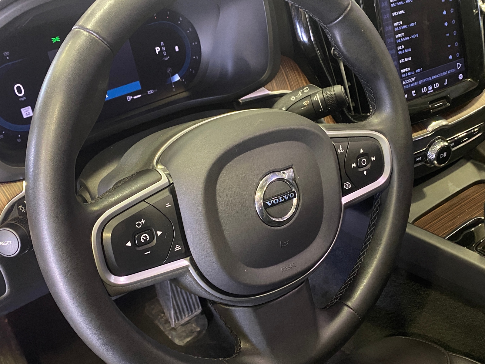 Thumbnail: 2022 Volvo XC60 - 4