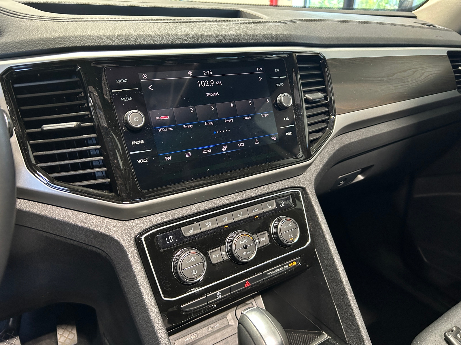 Thumbnail: 2023 Volkswagen Atlas - 3