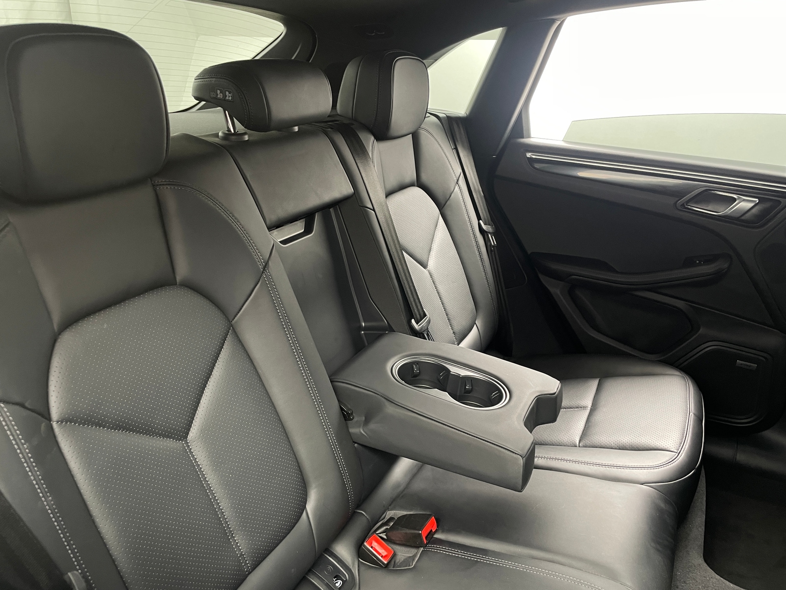 Thumbnail: 2023 Porsche Macan - 5