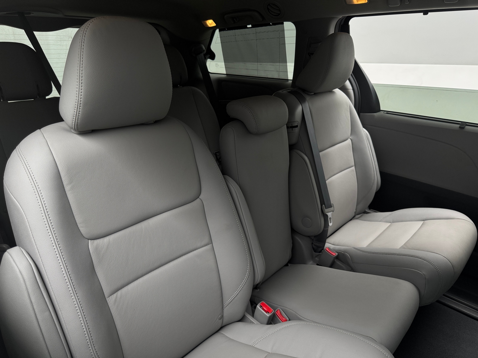 Thumbnail: 2020 Toyota Sienna - 5